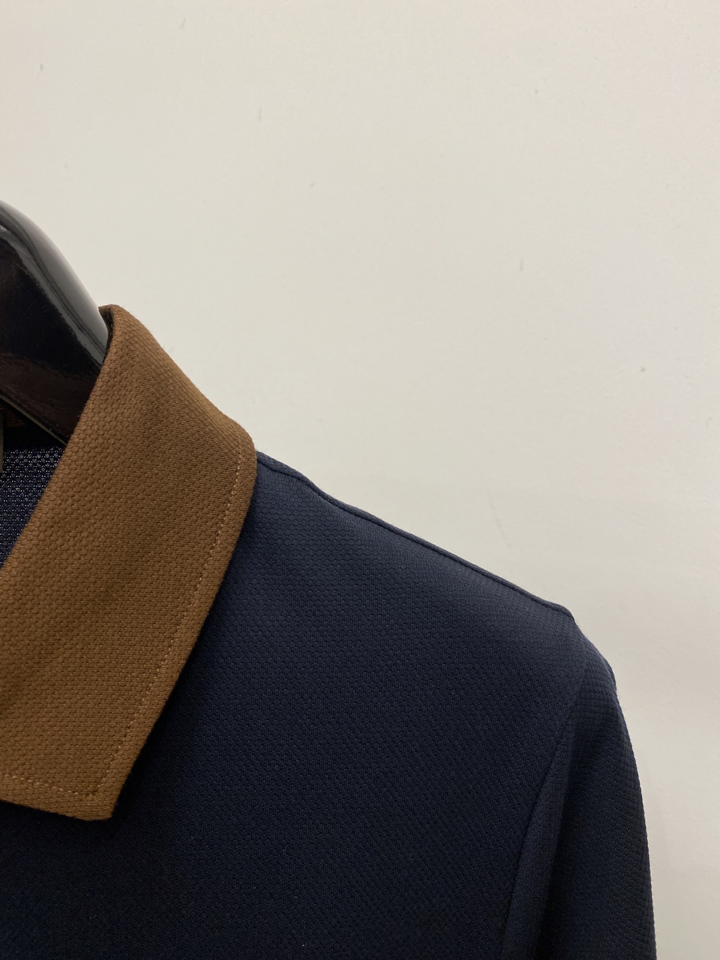 Loro Piana、2026新品短袖T恤，帅气时尚，胸前精致刺绣图案Logo，简约百搭款。面料棉 不仅