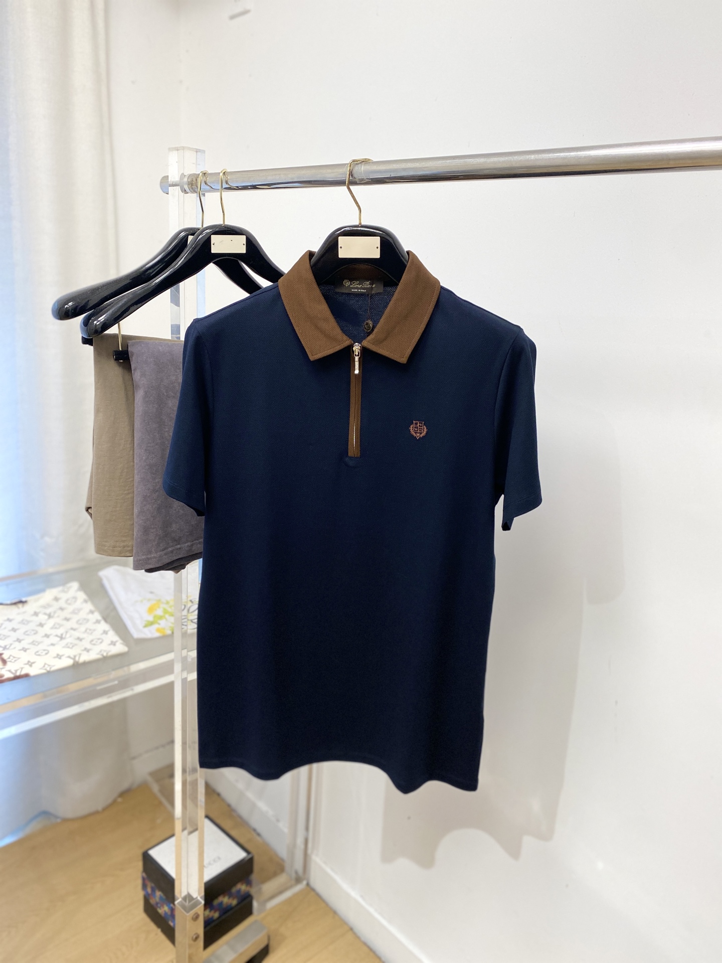 Loro Piana、2026新品短袖T恤，帅气时尚，胸前精致刺绣图案Logo，简约百搭款。面料棉 不仅