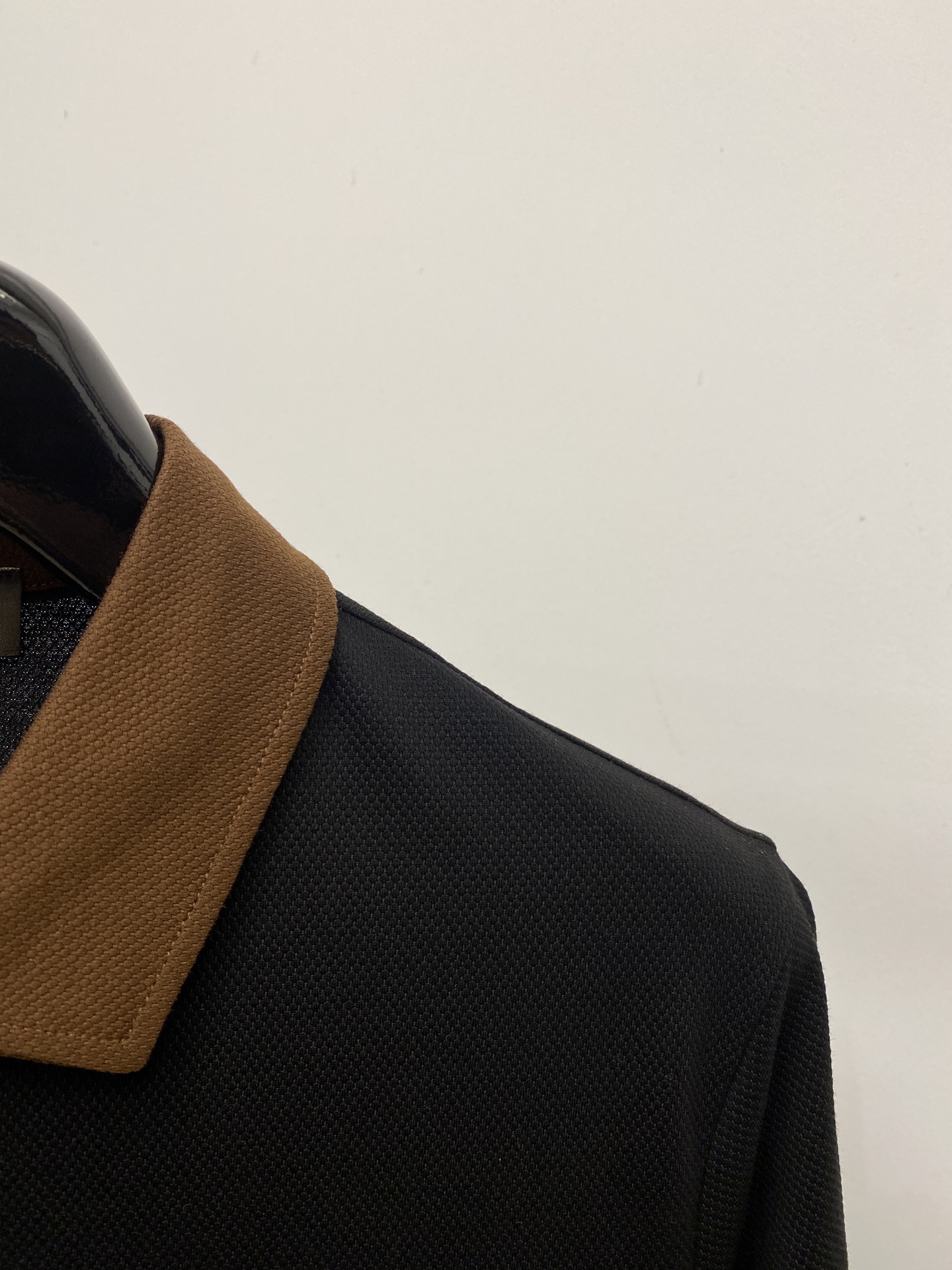 Loro Piana、2026新品短袖T恤，帅气时尚，胸前精致刺绣图案Logo，简约百搭款。面料棉 不仅