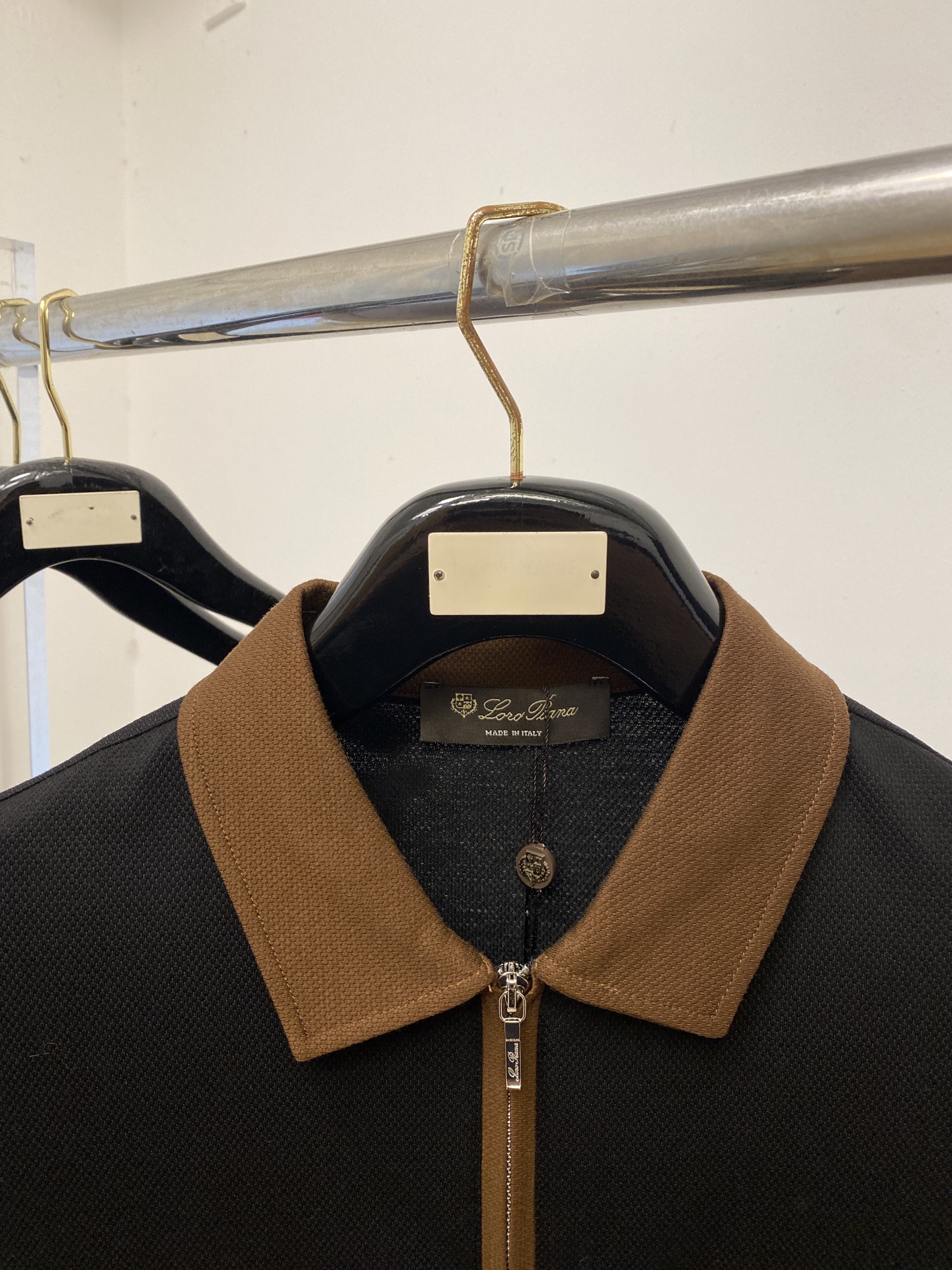 Loro Piana、2026新品短袖T恤，帅气时尚，胸前精致刺绣图案Logo，简约百搭款。面料棉 不仅