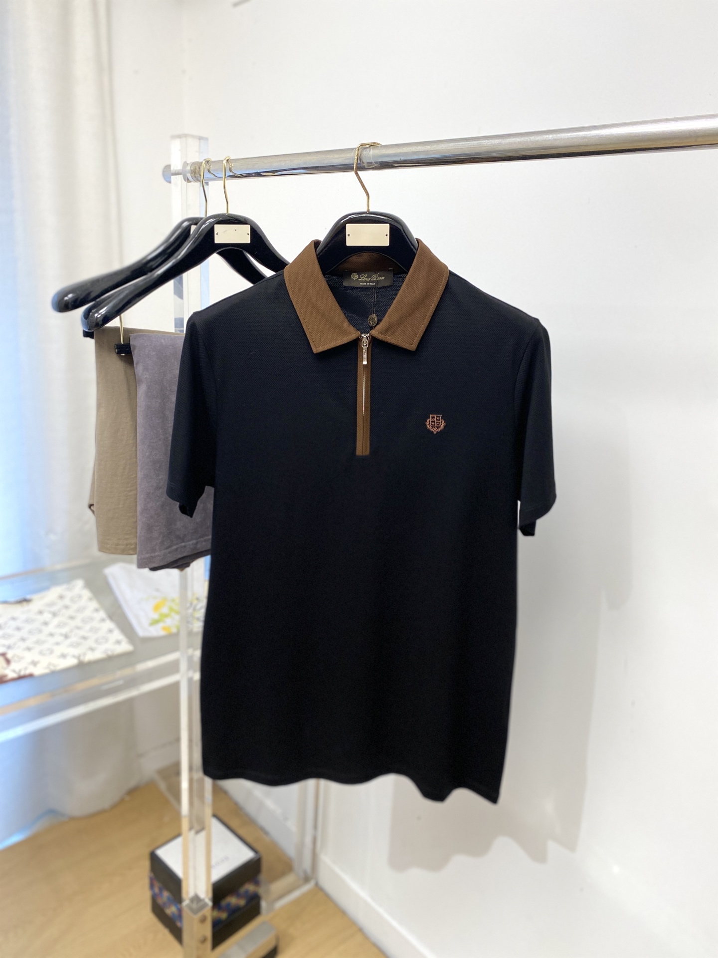 Loro Piana、2026新品短袖T恤，帅气时尚，胸前精致刺绣图案Logo，简约百搭款。面料棉 不仅