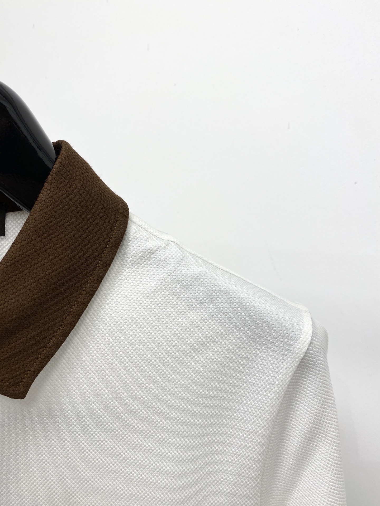 Loro Piana、2026新品短袖T恤，帅气时尚，胸前精致刺绣图案Logo，简约百搭款。面料棉 不仅