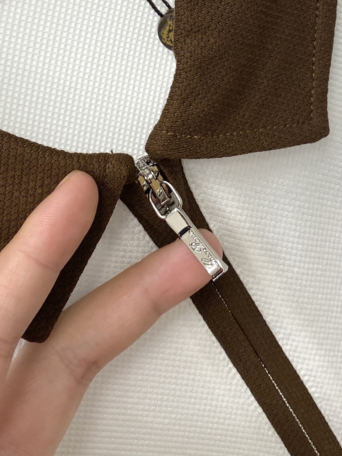 Loro Piana、2026新品短袖T恤，帅气时尚，胸前精致刺绣图案Logo，简约百搭款。面料棉 不仅