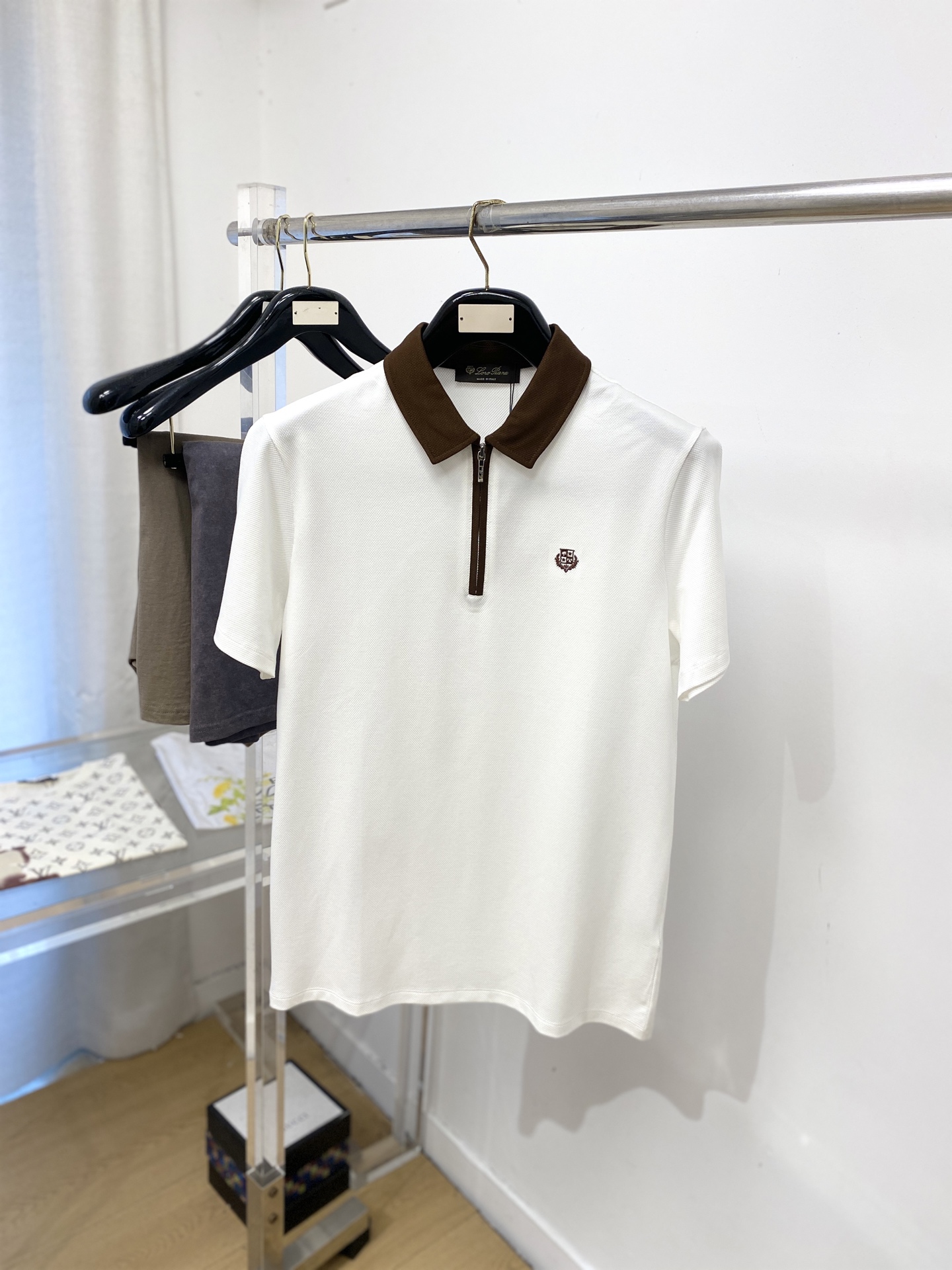 Loro Piana、2026新品短袖T恤，帅气时尚，胸前精致刺绣图案Logo，简约百搭款。面料棉 不仅