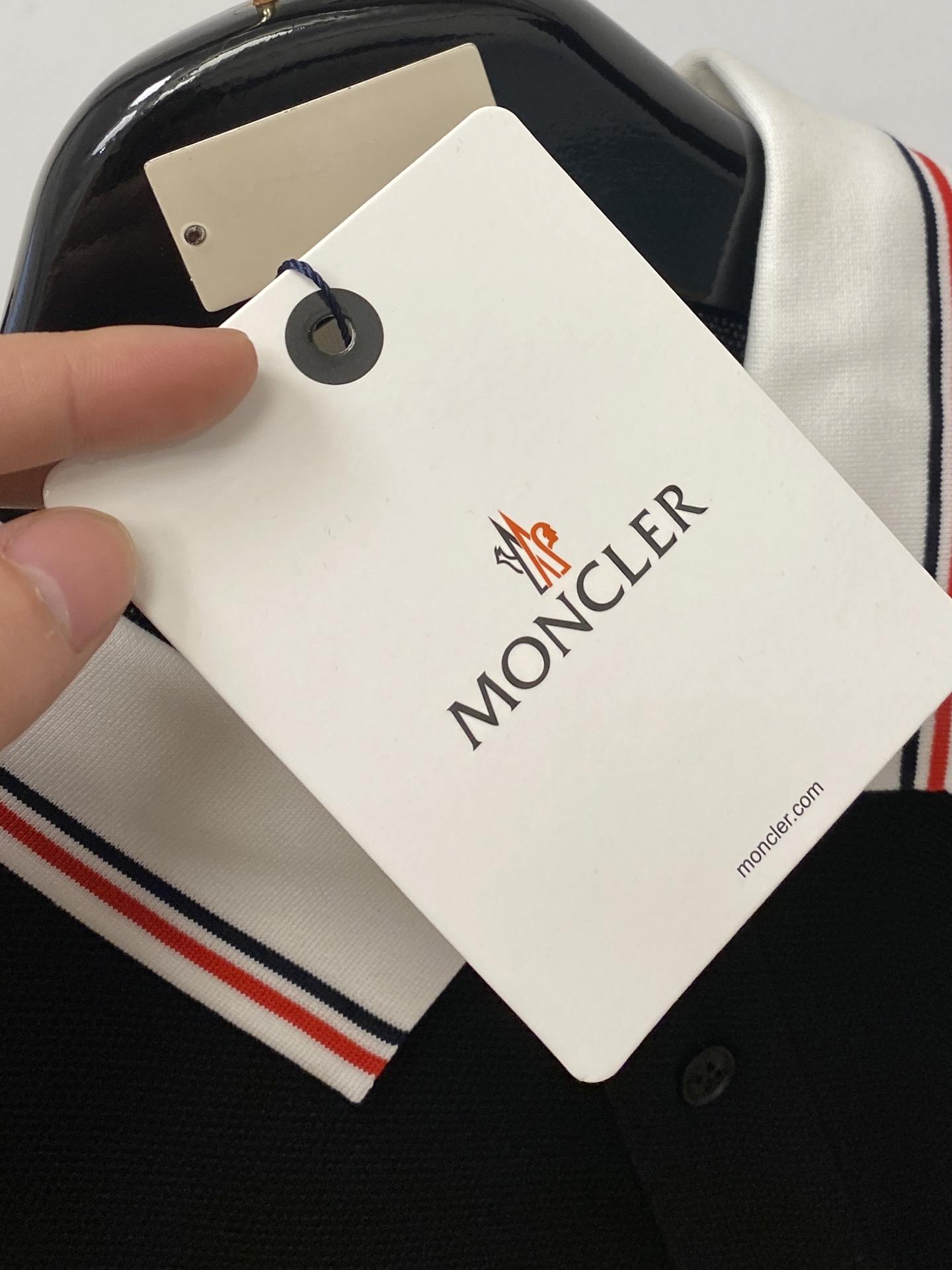 蒙口、2026新品短袖T恤，帅气时尚，胸前刺绣装饰图案logo，简约百搭款。面料棉 不仅挺括，保持潮流的