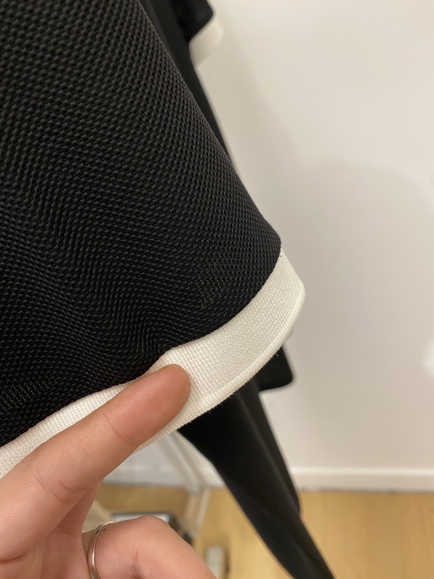 蒙口、2026新品短袖T恤，帅气时尚，胸前刺绣装饰图案logo，简约百搭款。面料棉 不仅挺括，保持潮流的