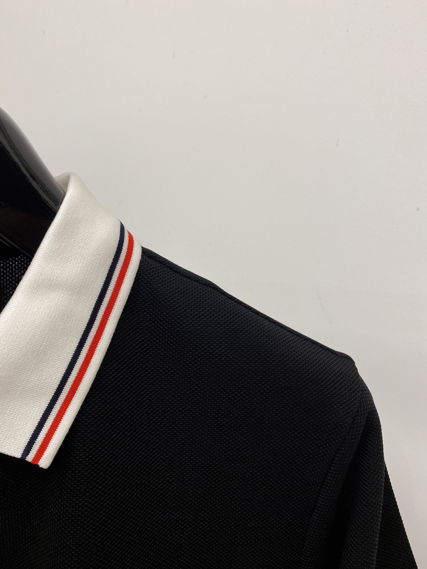 蒙口、2026新品短袖T恤，帅气时尚，胸前刺绣装饰图案logo，简约百搭款。面料棉 不仅挺括，保持潮流的