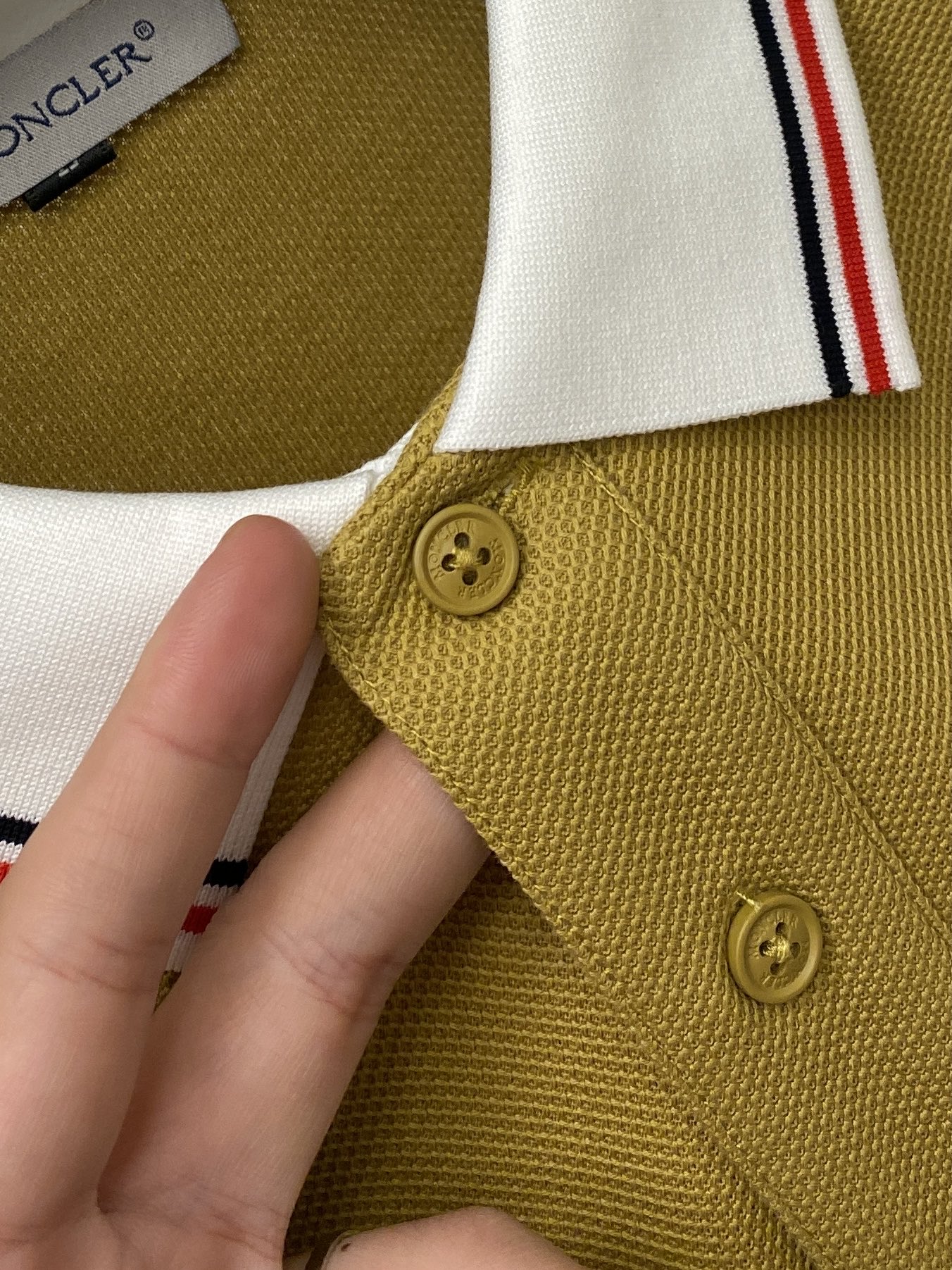 蒙口、2026新品短袖T恤，帅气时尚，胸前刺绣装饰图案logo，简约百搭款。面料棉 不仅挺括，保持潮流的