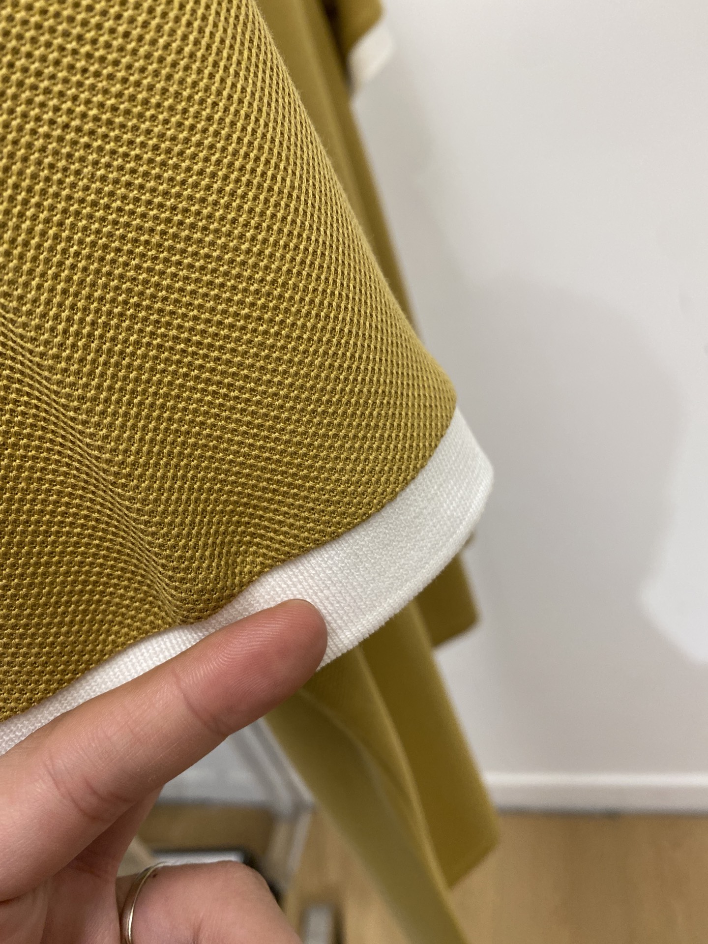 蒙口、2026新品短袖T恤，帅气时尚，胸前刺绣装饰图案logo，简约百搭款。面料棉 不仅挺括，保持潮流的