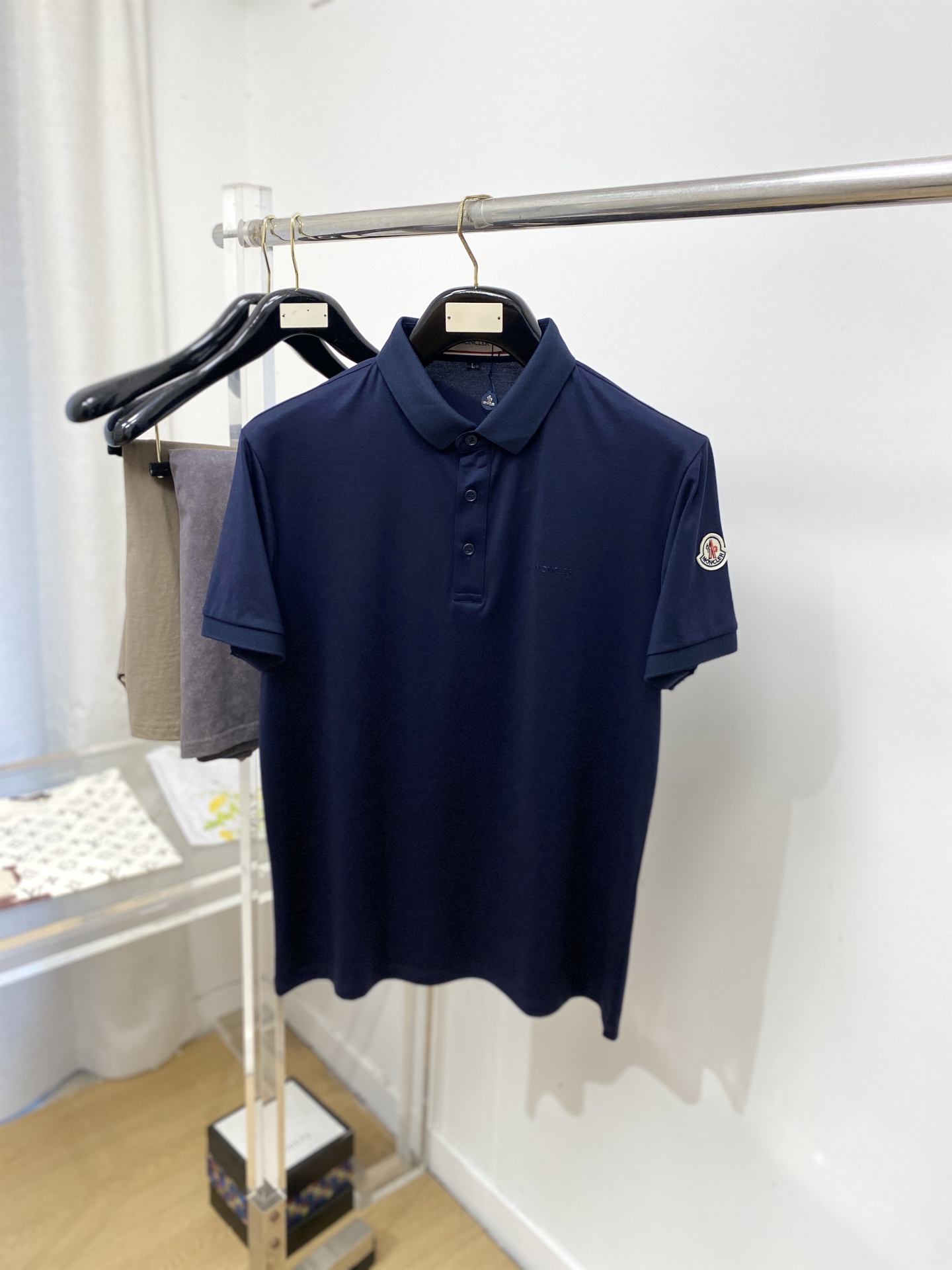 蒙口、2026新品短袖T恤，帅气时尚，胸前顶级印胶字母logo，简约百搭款。面料棉 不仅挺括，保持潮流的