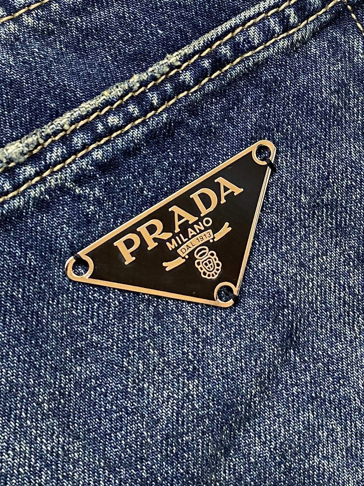 普拉达、2026最新品，专柜同步有售，原单狠货，水洗休闲牛仔裤，进口原版水洗弹力面料，舒适有弹性，原版五