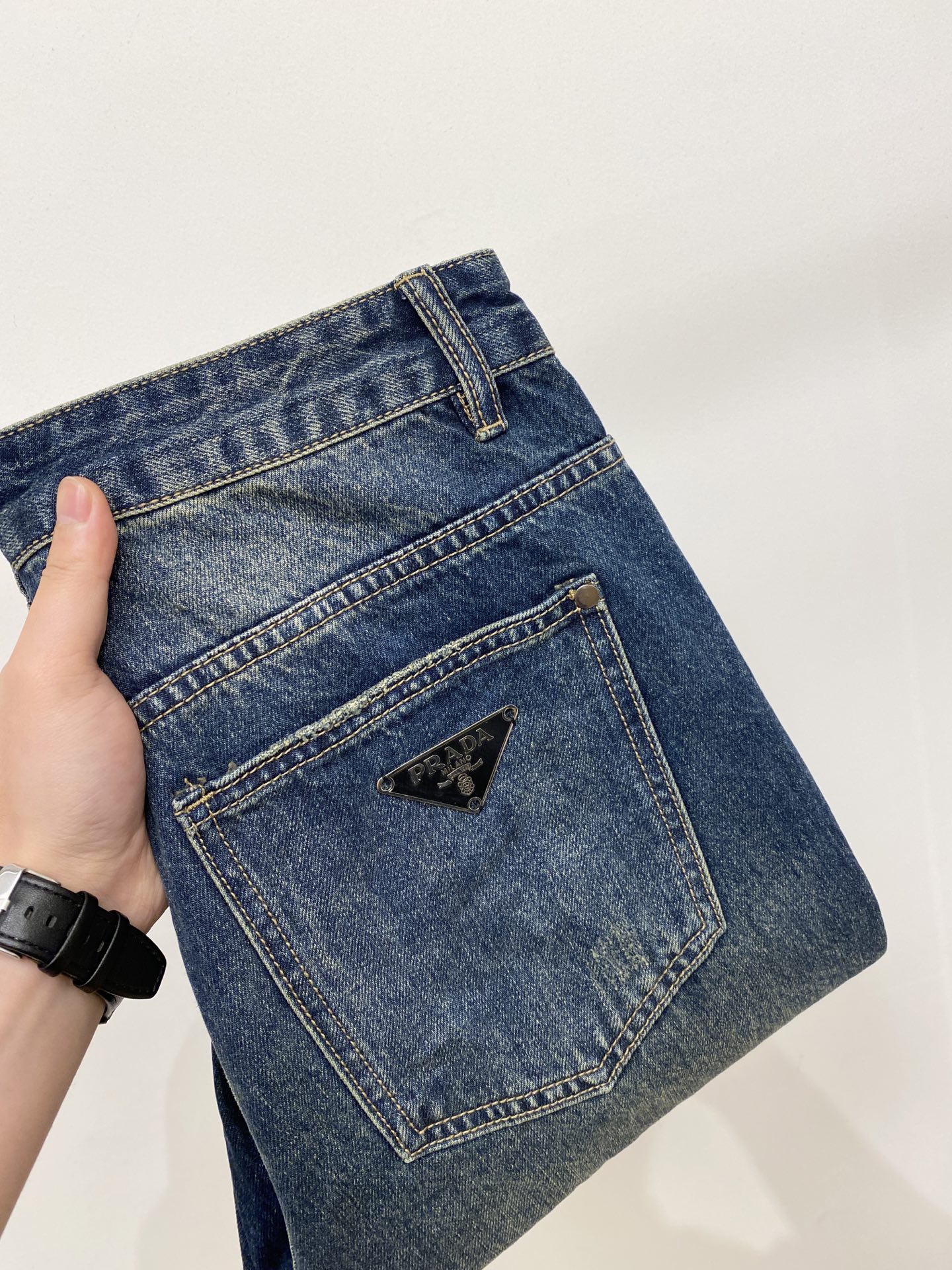 普拉达、2026最新品，专柜同步有售，原单狠货，水洗休闲牛仔裤，进口原版水洗弹力面料，舒适有弹性，原版五