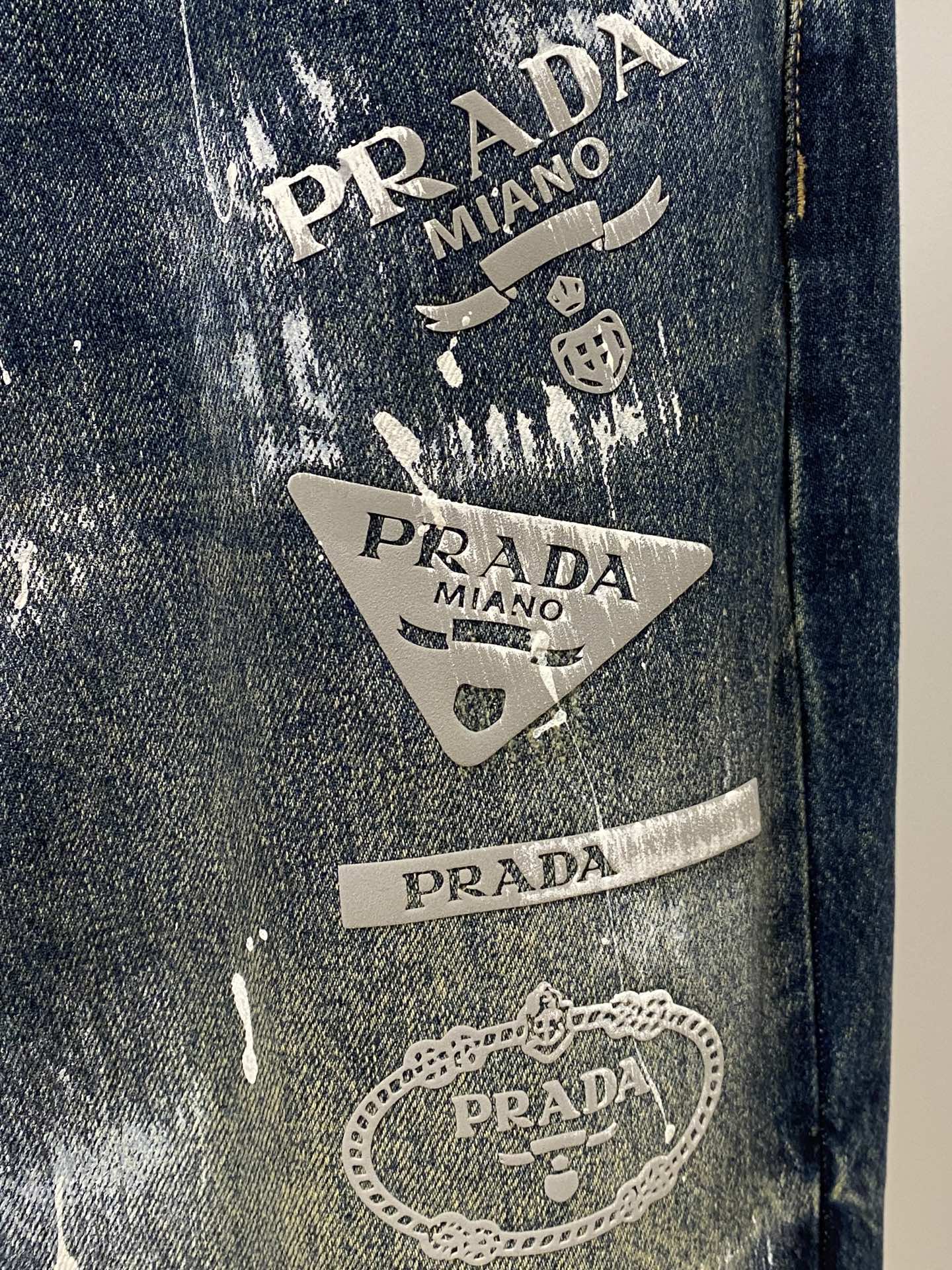 普拉达、2026最新品，专柜同步有售，原单狠货，水洗休闲牛仔裤，进口原版水洗弹力面料，舒适有弹性，原版五