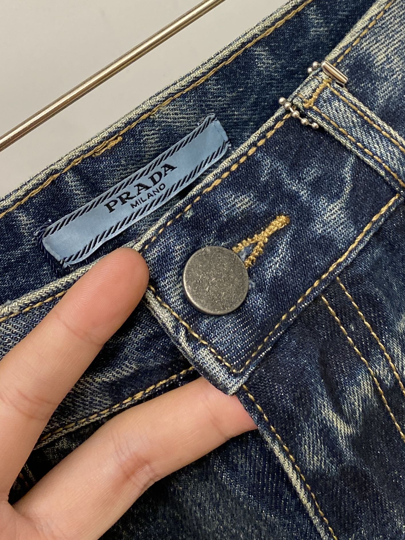 普拉达、2026最新品，专柜同步有售，原单狠货，水洗休闲牛仔裤，进口原版水洗弹力面料，舒适有弹性，原版五