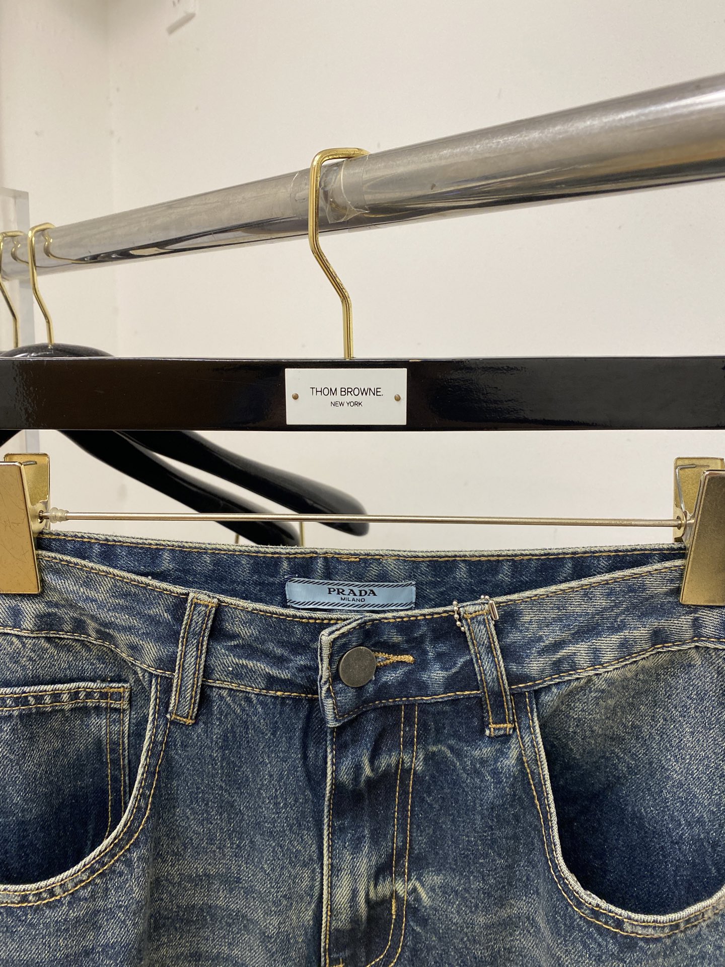 普拉达、2026最新品，专柜同步有售，原单狠货，水洗休闲牛仔裤，进口原版水洗弹力面料，舒适有弹性，原版五