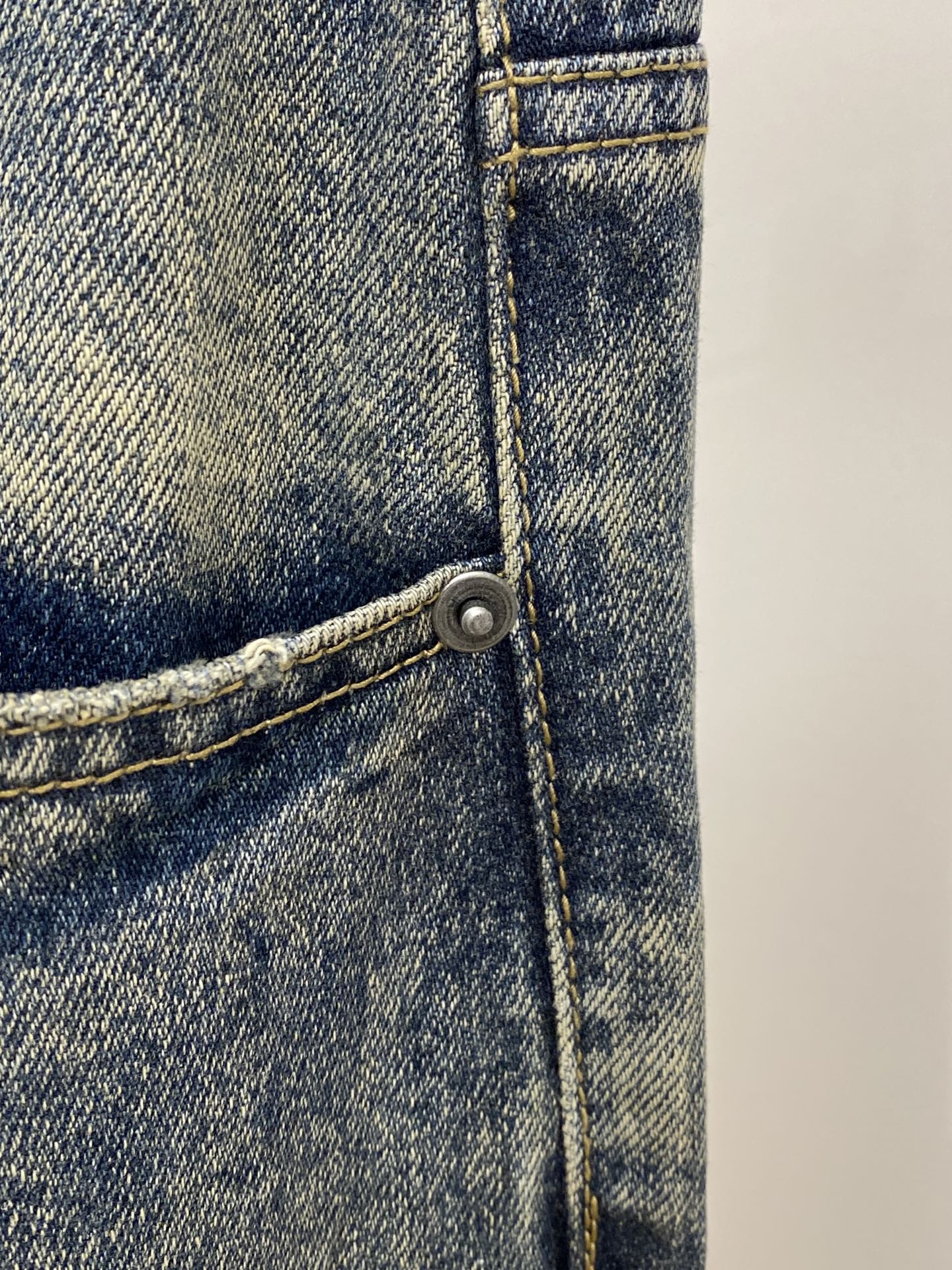 alo、2026最新品，专柜同步有售，原单狠货，水洗休闲牛仔裤，进口原版水洗弹力面料，舒适有弹性，原版五