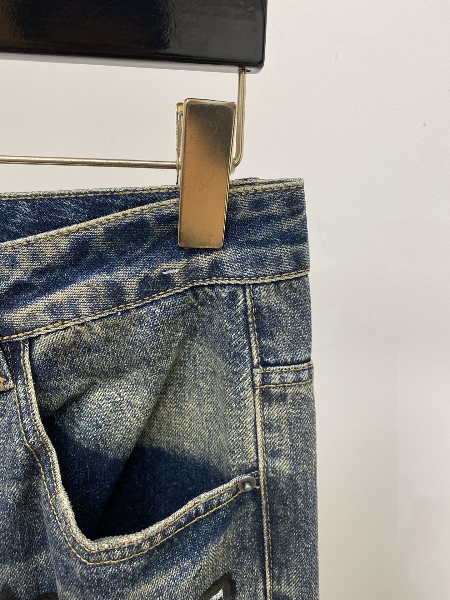 巴黎世家、2026最新品，专柜同步有售，原单狠货，水洗休闲牛仔裤，进口原版水洗弹力面料，舒适有弹性，原版