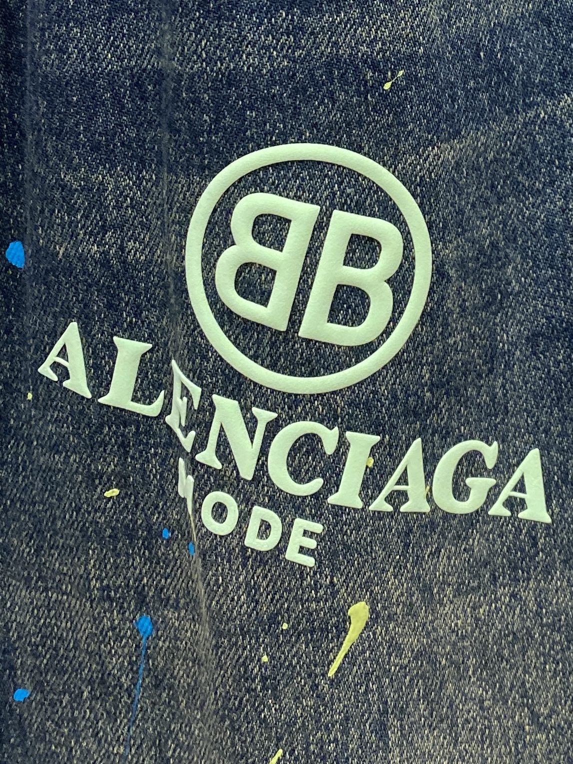 巴黎世家、2026最新品，专柜同步有售，原单狠货，水洗休闲牛仔裤，进口原版水洗弹力面料，舒适有弹性，原版