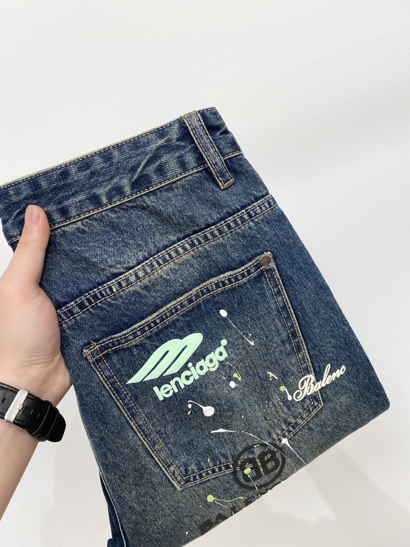 巴黎世家、2026最新品，专柜同步有售，原单狠货，水洗休闲牛仔裤，进口原版水洗弹力面料，舒适有弹性，原版