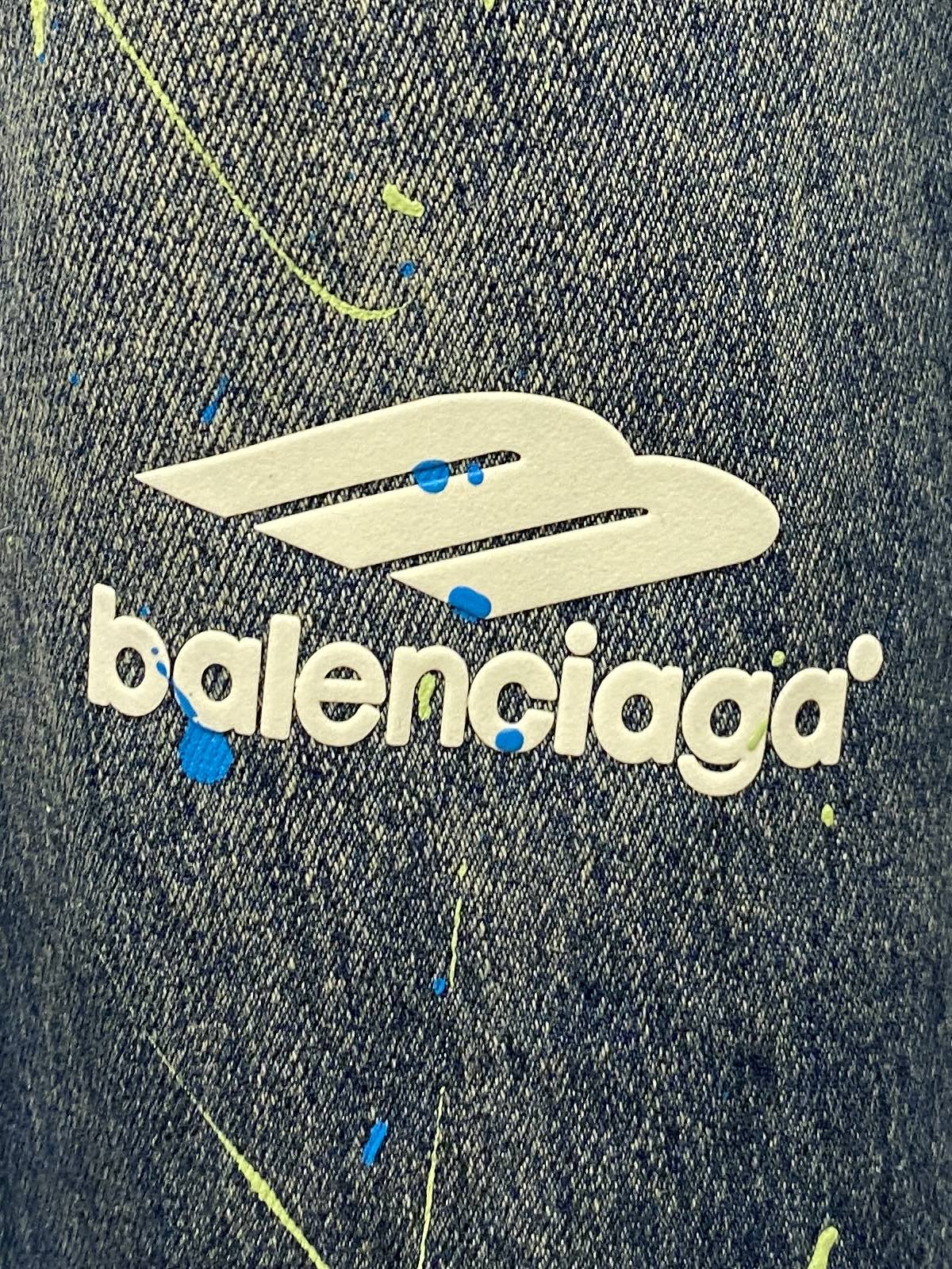 巴黎世家、2026最新品，专柜同步有售，原单狠货，水洗休闲牛仔裤，进口原版水洗弹力面料，舒适有弹性，原版