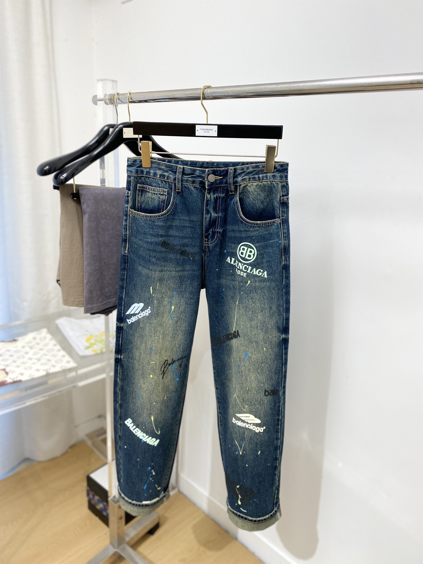 巴黎世家、2026最新品，专柜同步有售，原单狠货，水洗休闲牛仔裤，进口原版水洗弹力面料，舒适有弹性，原版