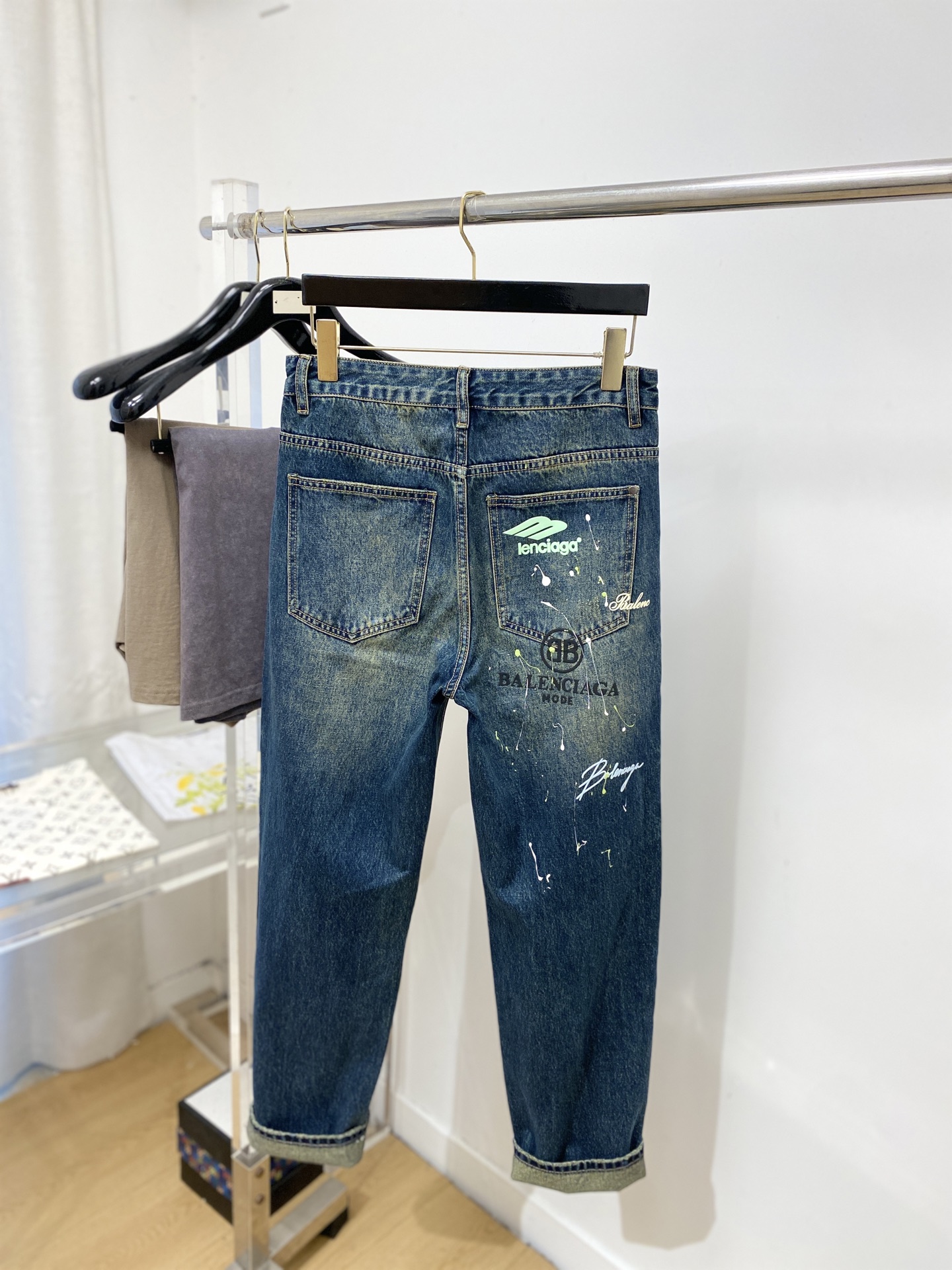 巴黎世家、2026最新品，专柜同步有售，原单狠货，水洗休闲牛仔裤，进口原版水洗弹力面料，舒适有弹性，原版