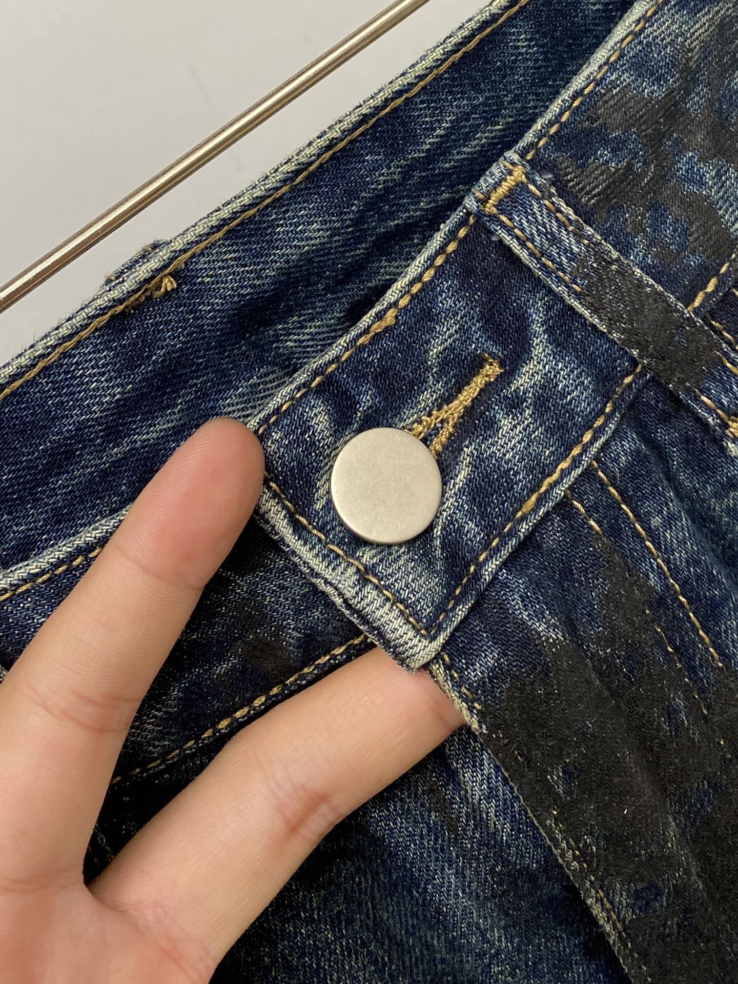 巴黎世家、2026最新品，专柜同步有售，原单狠货，水洗休闲牛仔裤，进口原版水洗弹力面料，舒适有弹性，原版