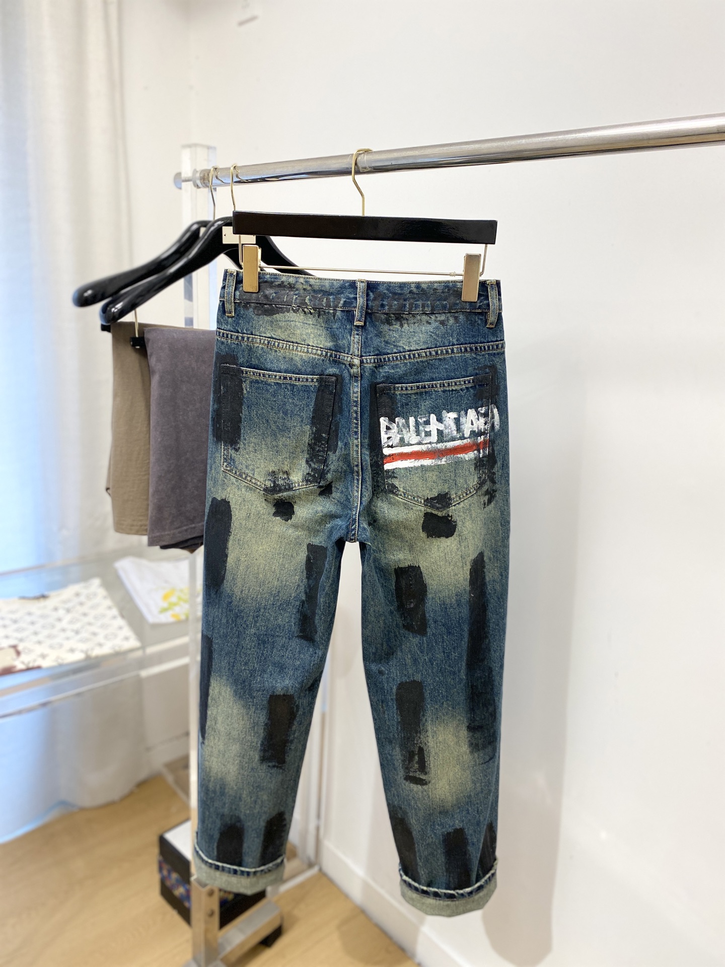 巴黎世家、2026最新品，专柜同步有售，原单狠货，水洗休闲牛仔裤，进口原版水洗弹力面料，舒适有弹性，原版