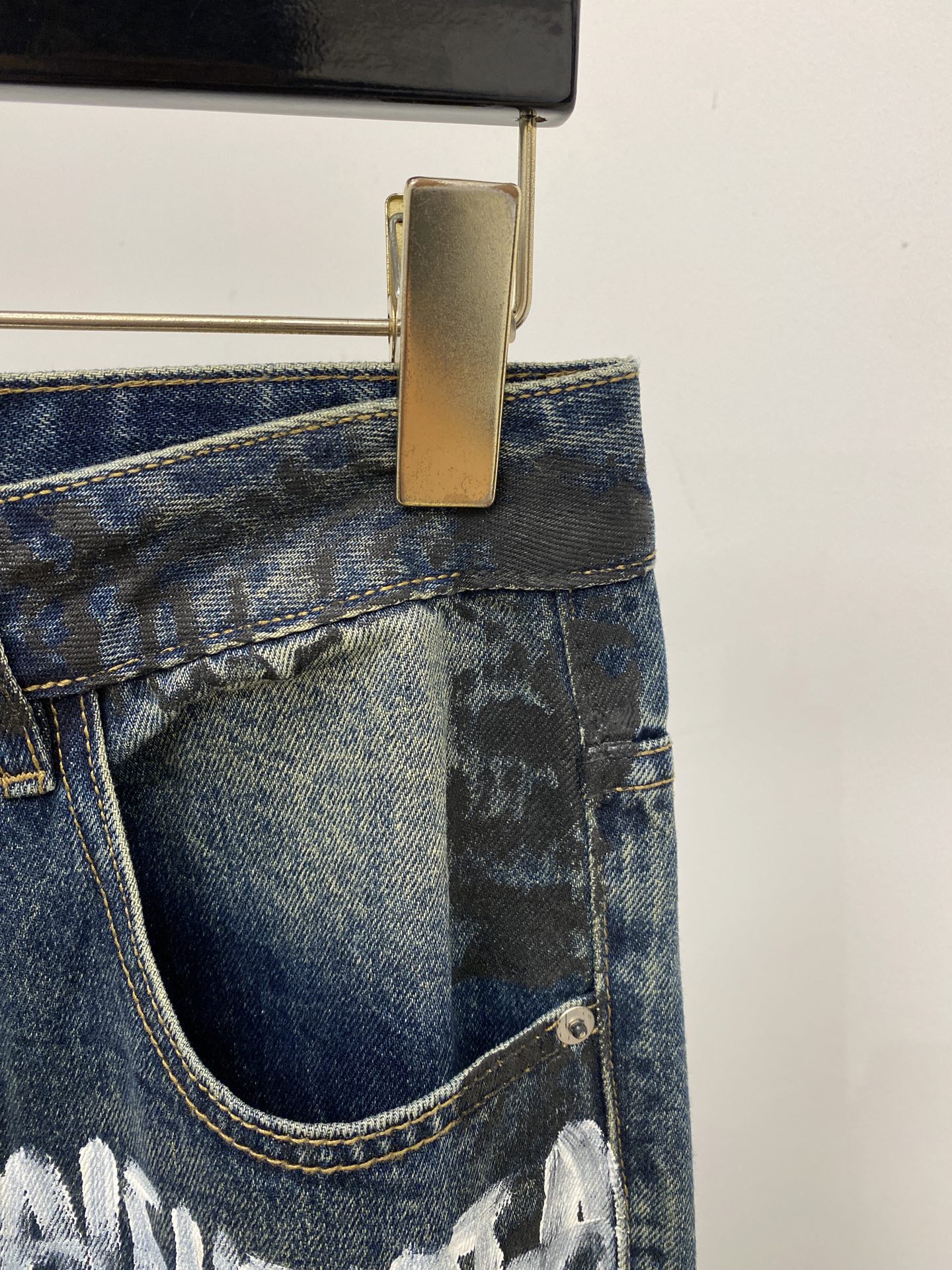 巴黎世家、2026最新品，专柜同步有售，原单狠货，水洗休闲牛仔裤，进口原版水洗弹力面料，舒适有弹性，原版