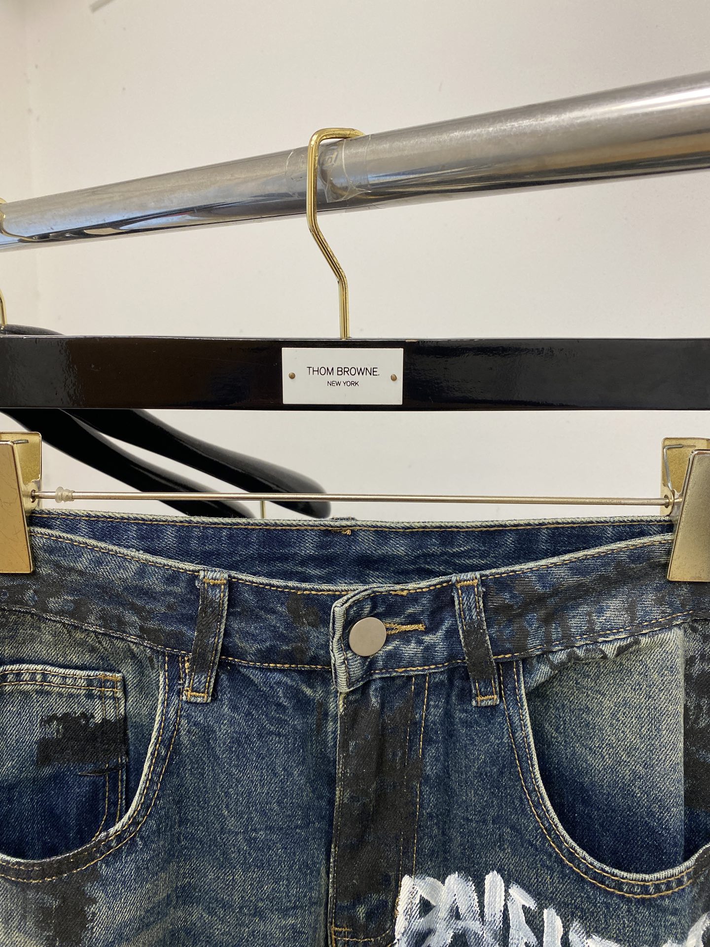 巴黎世家、2026最新品，专柜同步有售，原单狠货，水洗休闲牛仔裤，进口原版水洗弹力面料，舒适有弹性，原版