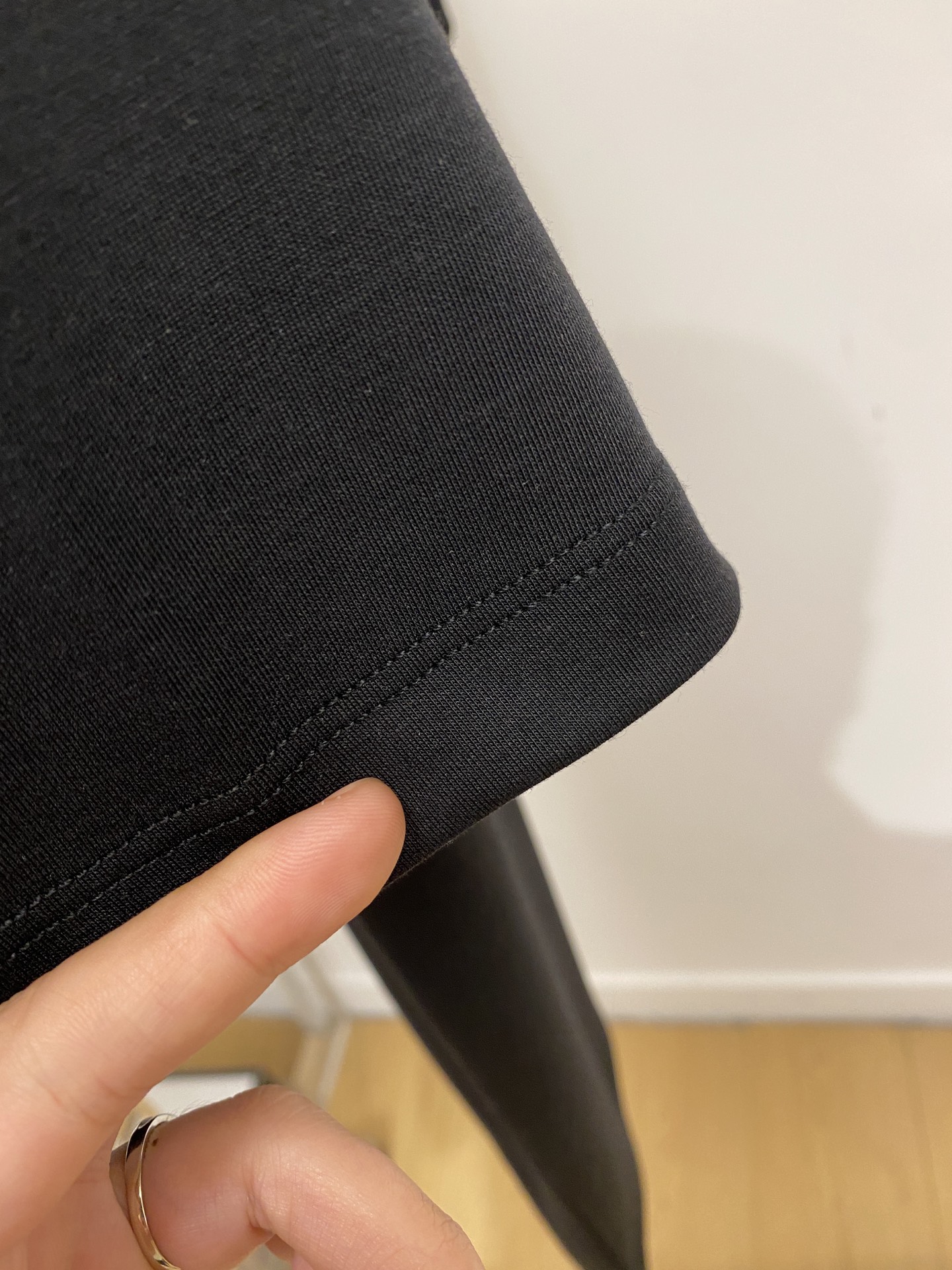 Brunello Cucinelli、2026新品短袖T恤，帅气时尚，胸前设计凹凸印胶图案logo，简约