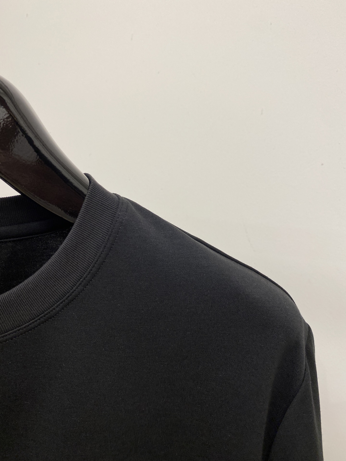 Brunello Cucinelli、2026新品短袖T恤，帅气时尚，胸前设计凹凸印胶图案logo，简约