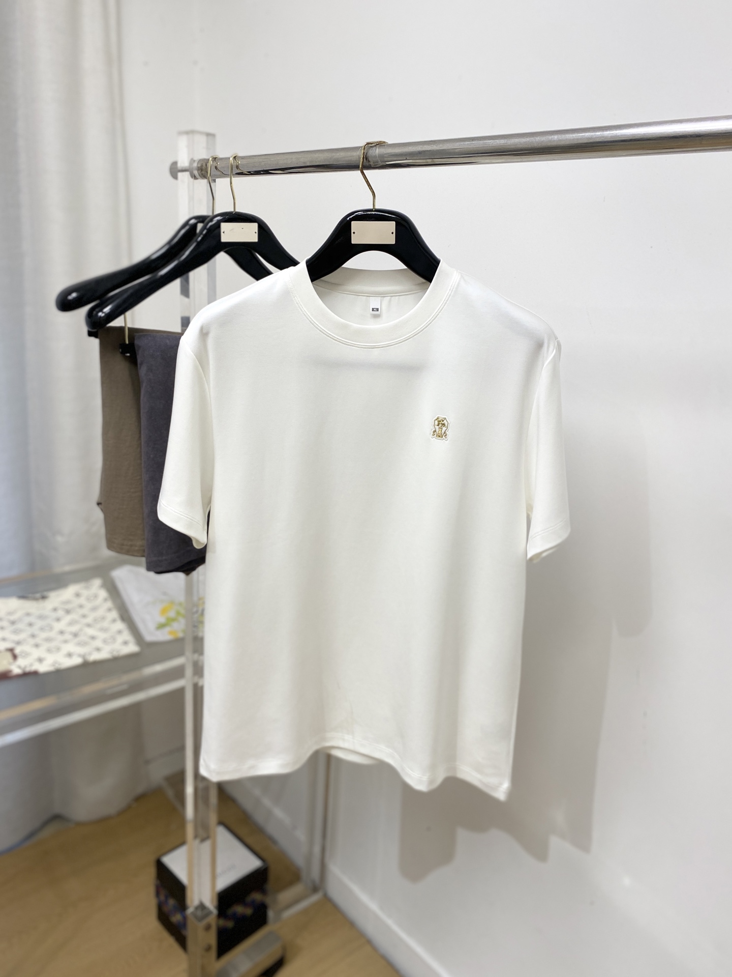 Brunello Cucinelli、2026新品短袖T恤，帅气时尚，胸前设计凹凸印胶图案logo，简约