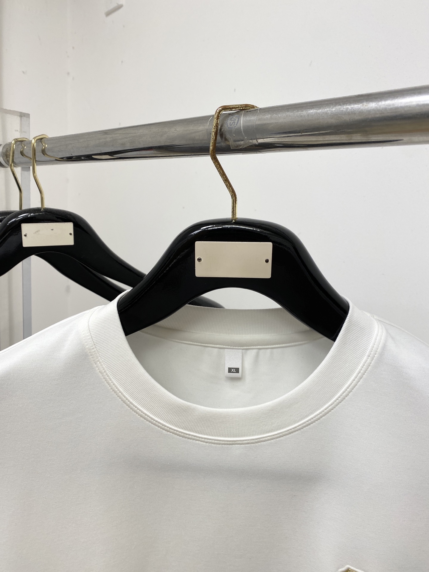 Brunello Cucinelli、2026新品短袖T恤，帅气时尚，胸前设计凹凸印胶图案logo，简约