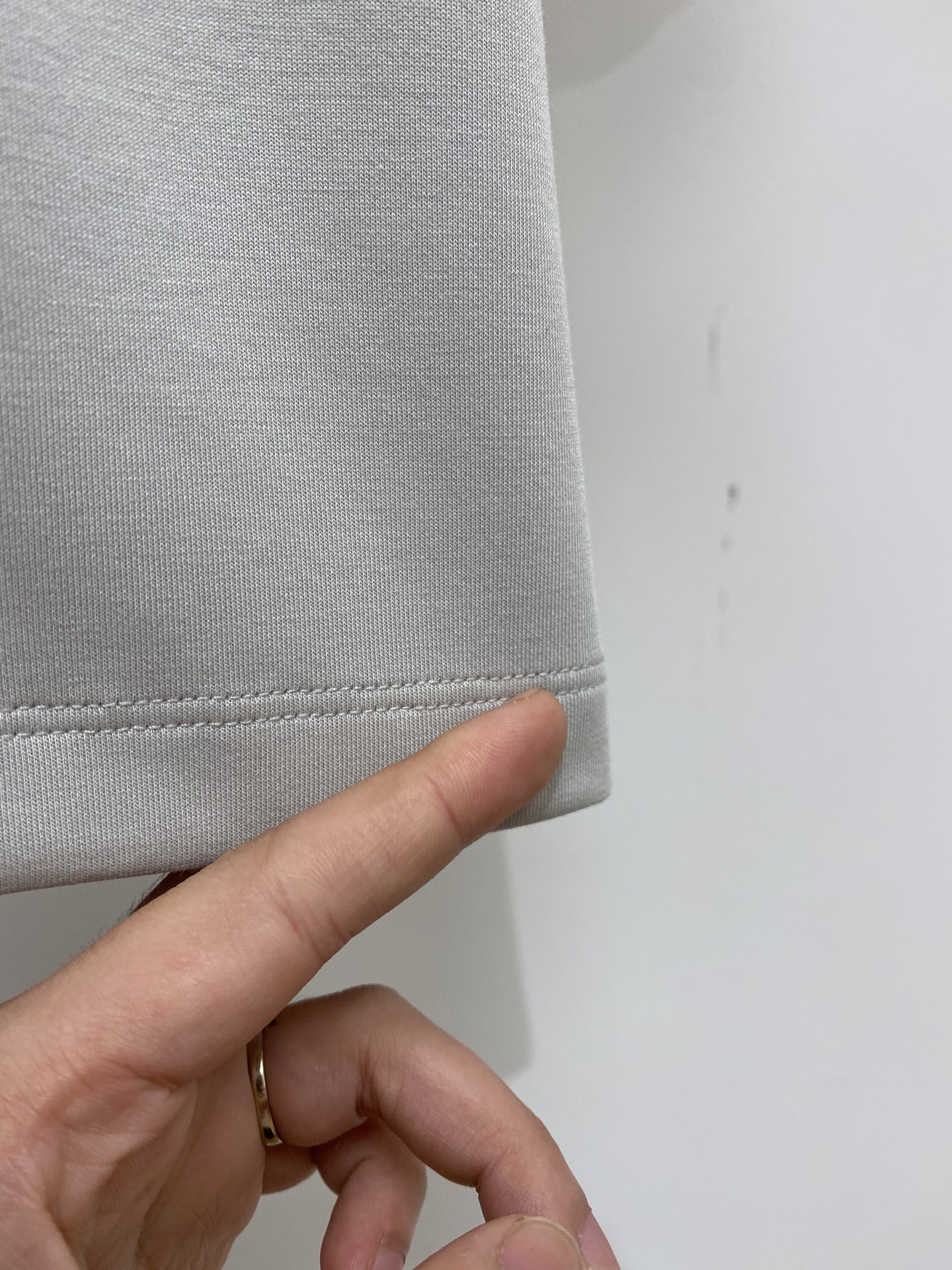 Brunello Cucinelli、2026新品短袖T恤，帅气时尚，胸前设计凹凸印胶图案logo，简约