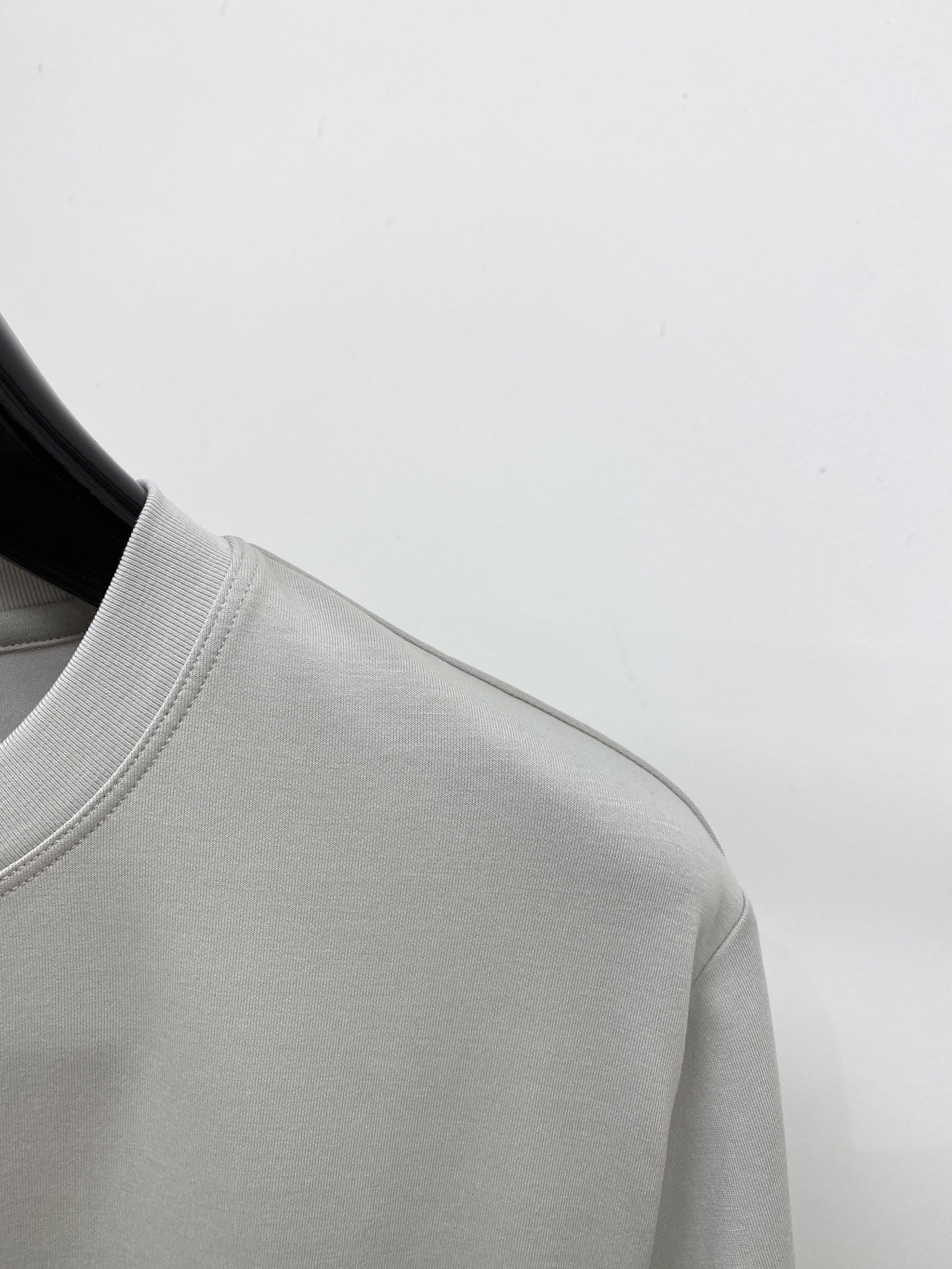 Brunello Cucinelli、2026新品短袖T恤，帅气时尚，胸前设计凹凸印胶图案logo，简约