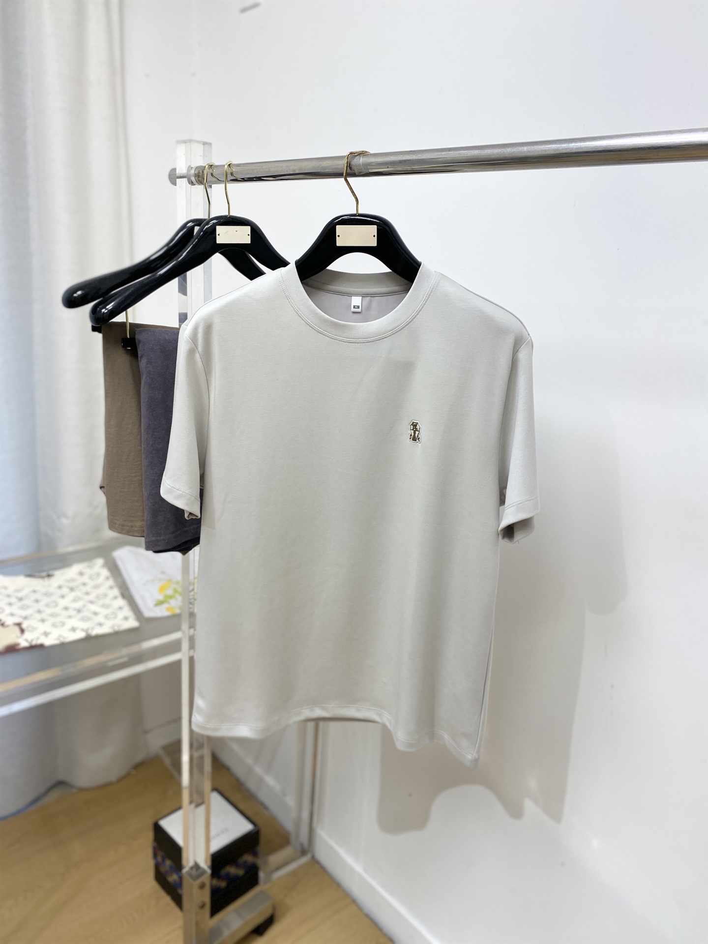 Brunello Cucinelli、2026新品短袖T恤，帅气时尚，胸前设计凹凸印胶图案logo，简约