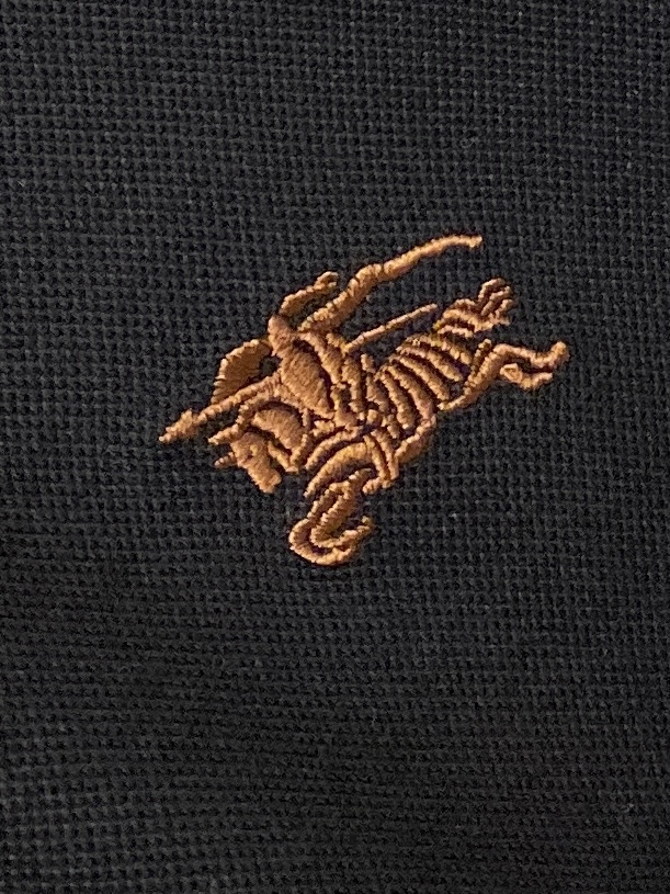 巴宝莉、2026新品短袖T恤，帅气时尚，胸前精致刺绣图案logo，简约百搭款。面料棉 不仅挺括，保持潮流