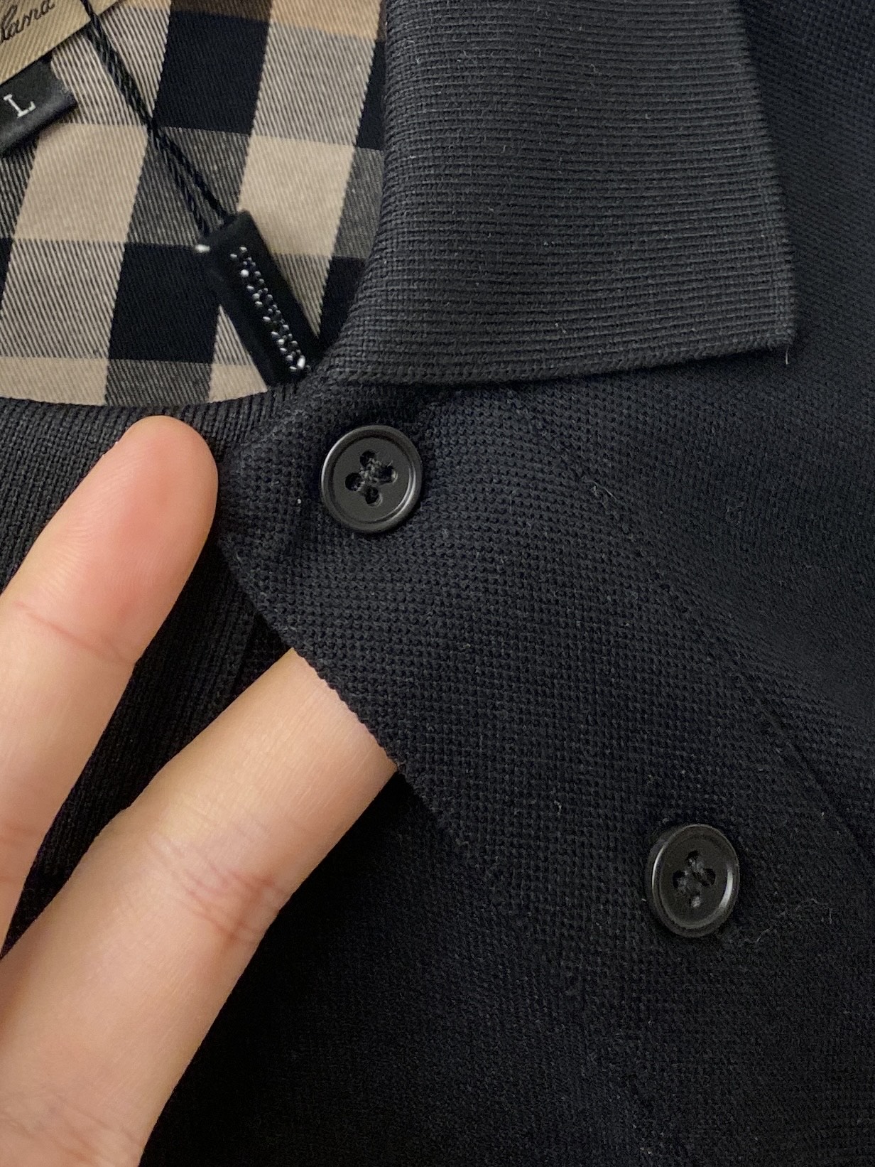 巴宝莉、2026新品短袖T恤，帅气时尚，胸前精致刺绣图案logo，简约百搭款。面料棉 不仅挺括，保持潮流