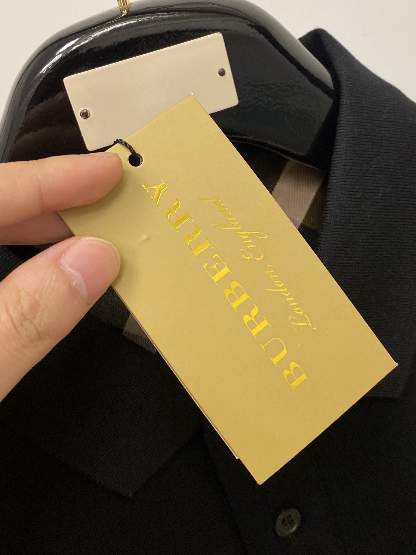 巴宝莉、2026新品短袖T恤，帅气时尚，胸前精致刺绣图案logo，简约百搭款。面料棉 不仅挺括，保持潮流