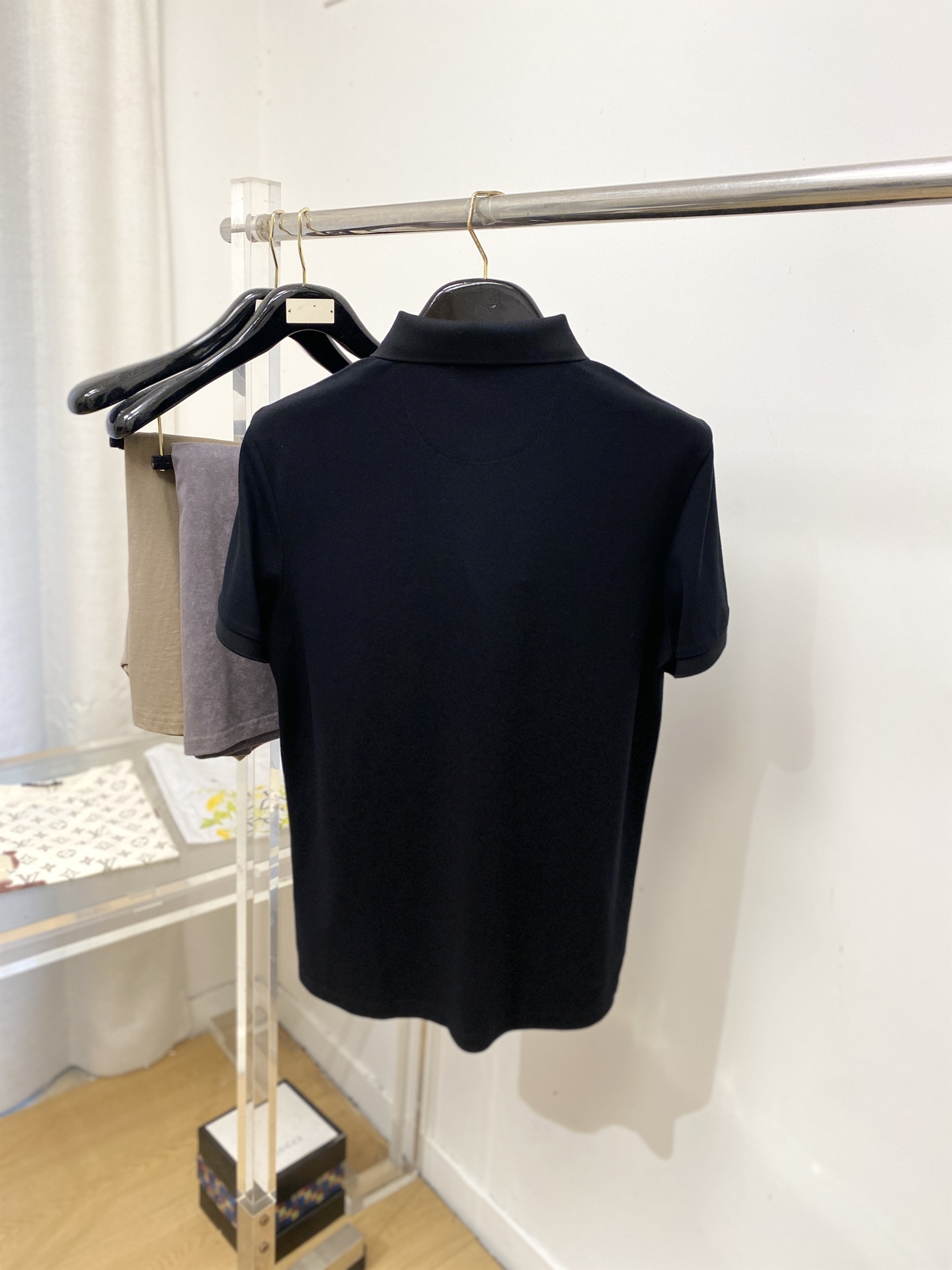 巴宝莉、2026新品短袖T恤，帅气时尚，胸前精致刺绣图案logo，简约百搭款。面料棉 不仅挺括，保持潮流