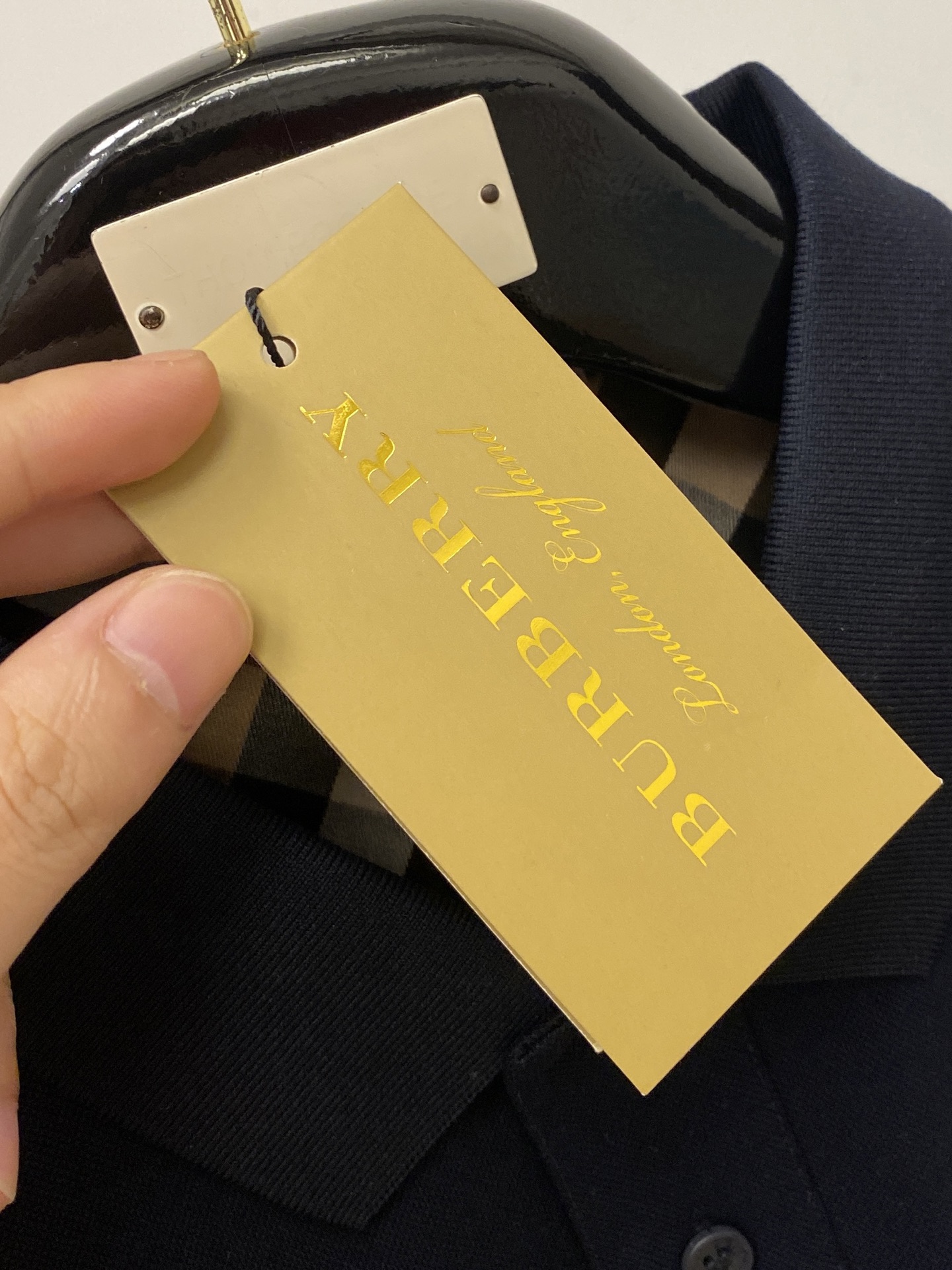 巴宝莉、2026新品短袖T恤，帅气时尚，胸前精致刺绣图案logo，简约百搭款。面料棉 不仅挺括，保持潮流