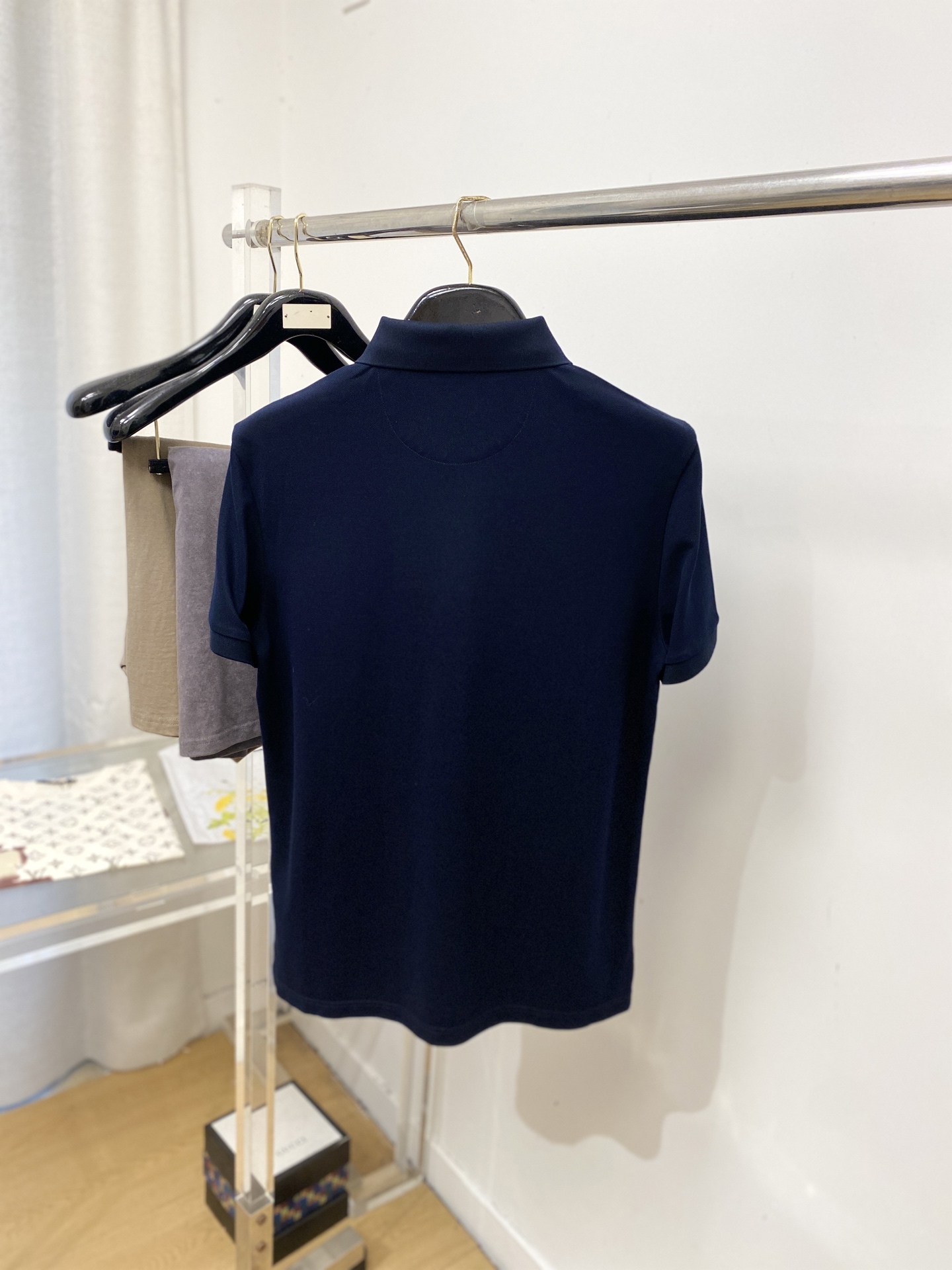 巴宝莉、2026新品短袖T恤，帅气时尚，胸前精致刺绣图案logo，简约百搭款。面料棉 不仅挺括，保持潮流