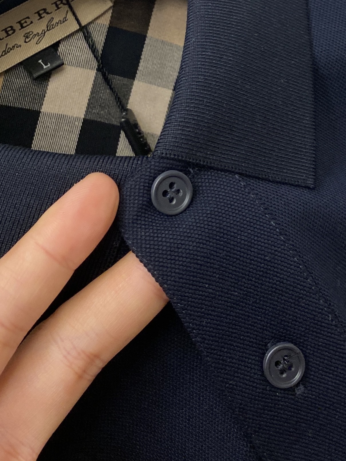 巴宝莉、2026新品短袖T恤，帅气时尚，胸前精致刺绣图案logo，简约百搭款。面料棉 不仅挺括，保持潮流