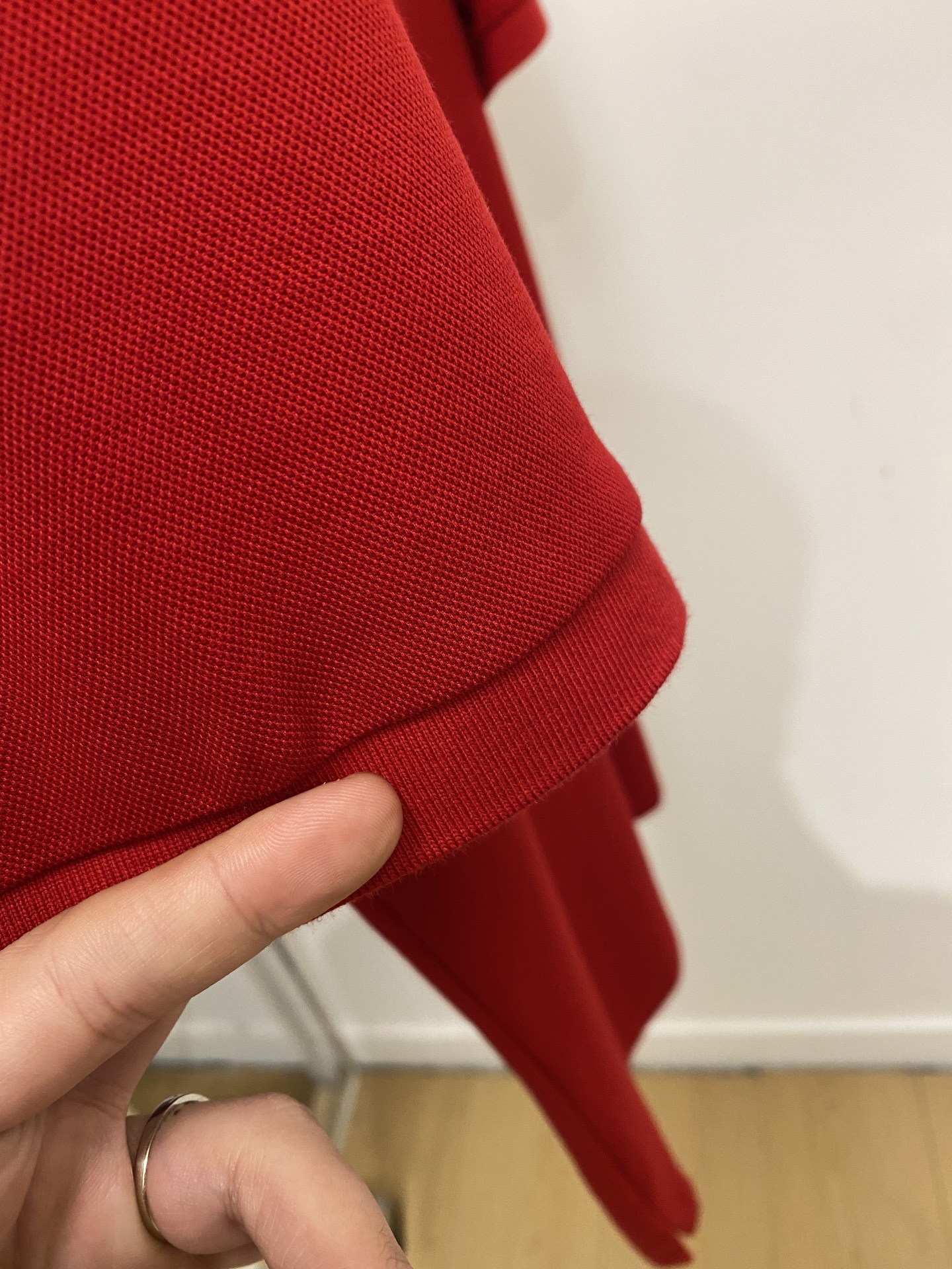 巴宝莉、2026新品短袖T恤，帅气时尚，胸前精致刺绣图案logo，简约百搭款。面料棉 不仅挺括，保持潮流