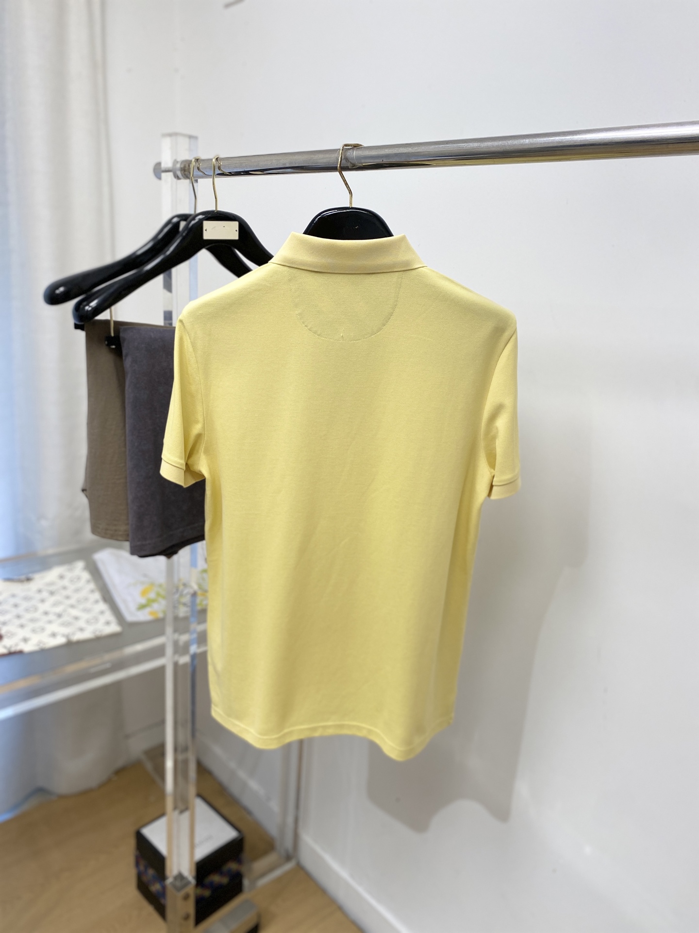 巴宝莉、2026新品短袖T恤，帅气时尚，胸前精致刺绣图案logo，简约百搭款。面料棉 不仅挺括，保持潮流