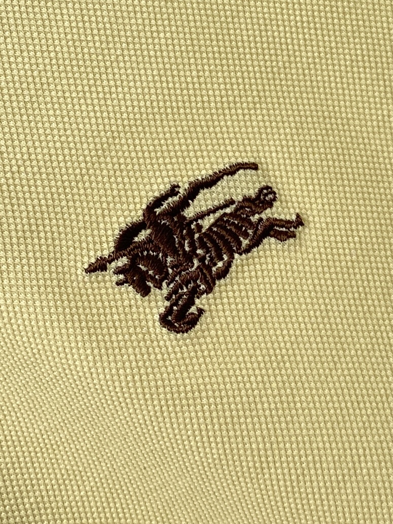 巴宝莉、2026新品短袖T恤，帅气时尚，胸前精致刺绣图案logo，简约百搭款。面料棉 不仅挺括，保持潮流