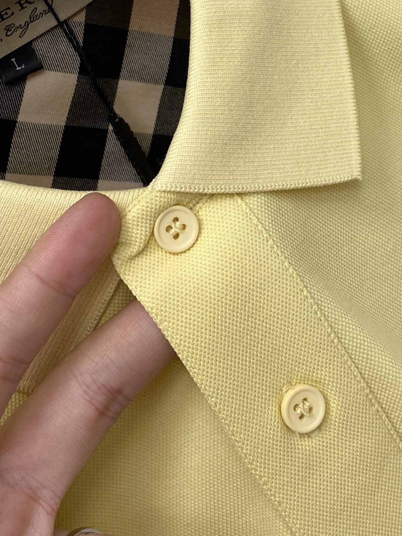 巴宝莉、2026新品短袖T恤，帅气时尚，胸前精致刺绣图案logo，简约百搭款。面料棉 不仅挺括，保持潮流