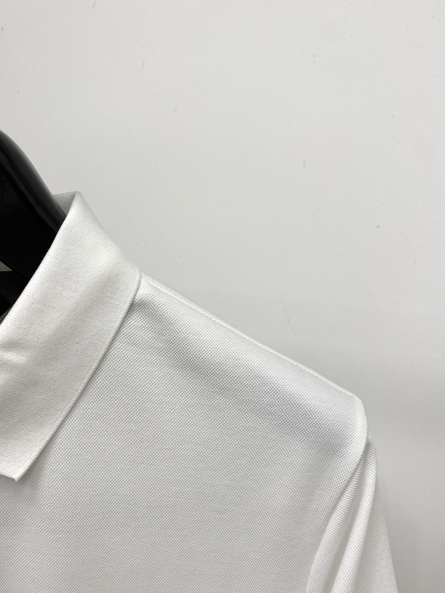 巴宝莉、2026新品短袖T恤，帅气时尚，胸前精致刺绣图案logo，简约百搭款。面料棉 不仅挺括，保持潮流