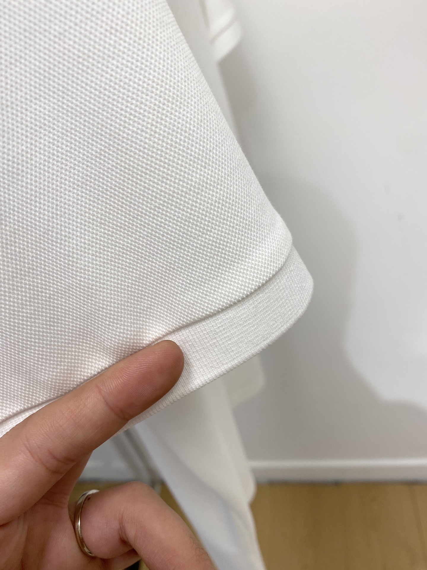 巴宝莉、2026新品短袖T恤，帅气时尚，胸前精致刺绣图案logo，简约百搭款。面料棉 不仅挺括，保持潮流